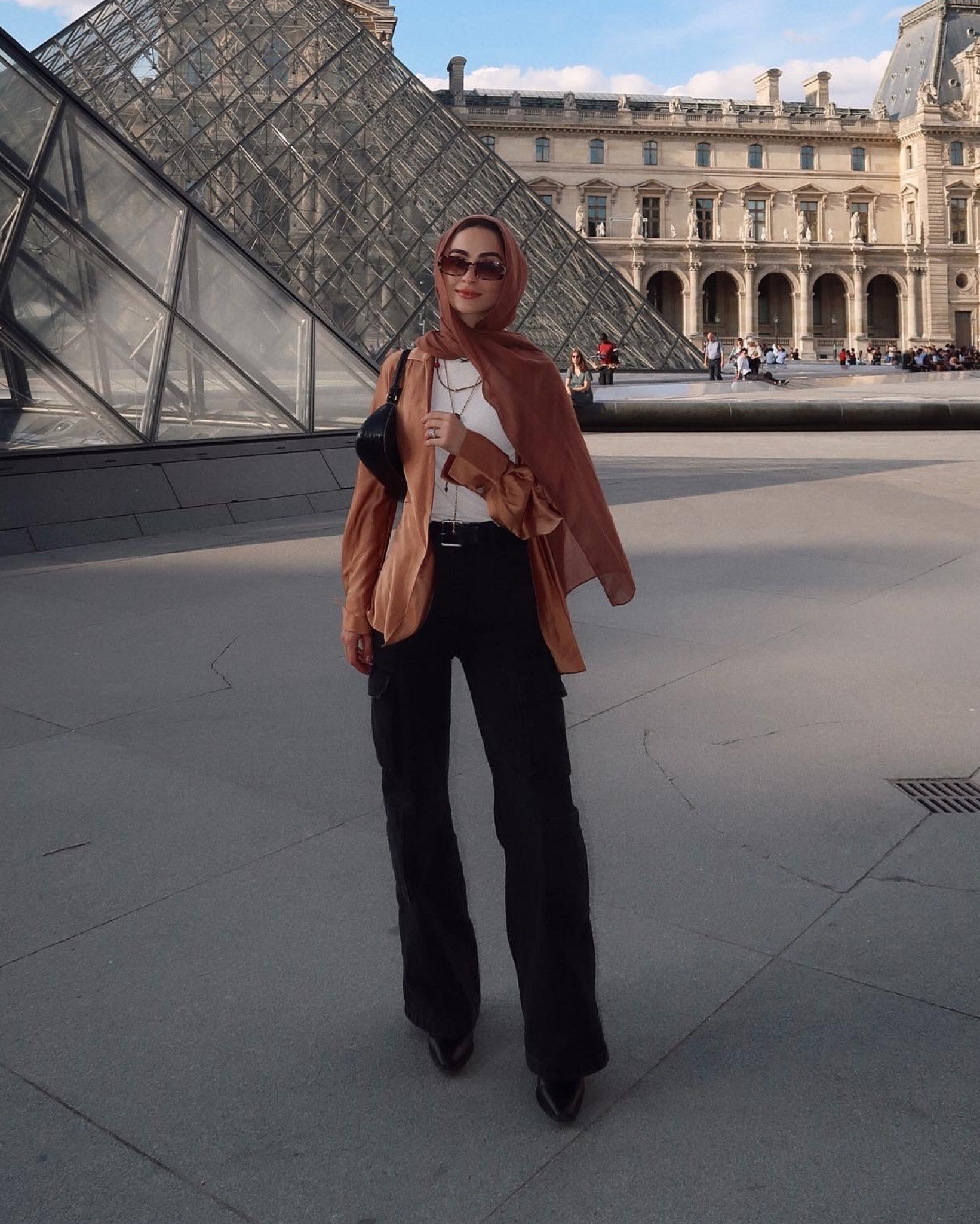 shirt & cargos that are linked are the exact pieces I’m wearing in the photo but exact color wasn’t available - boots/bag are as similar as it gets <3