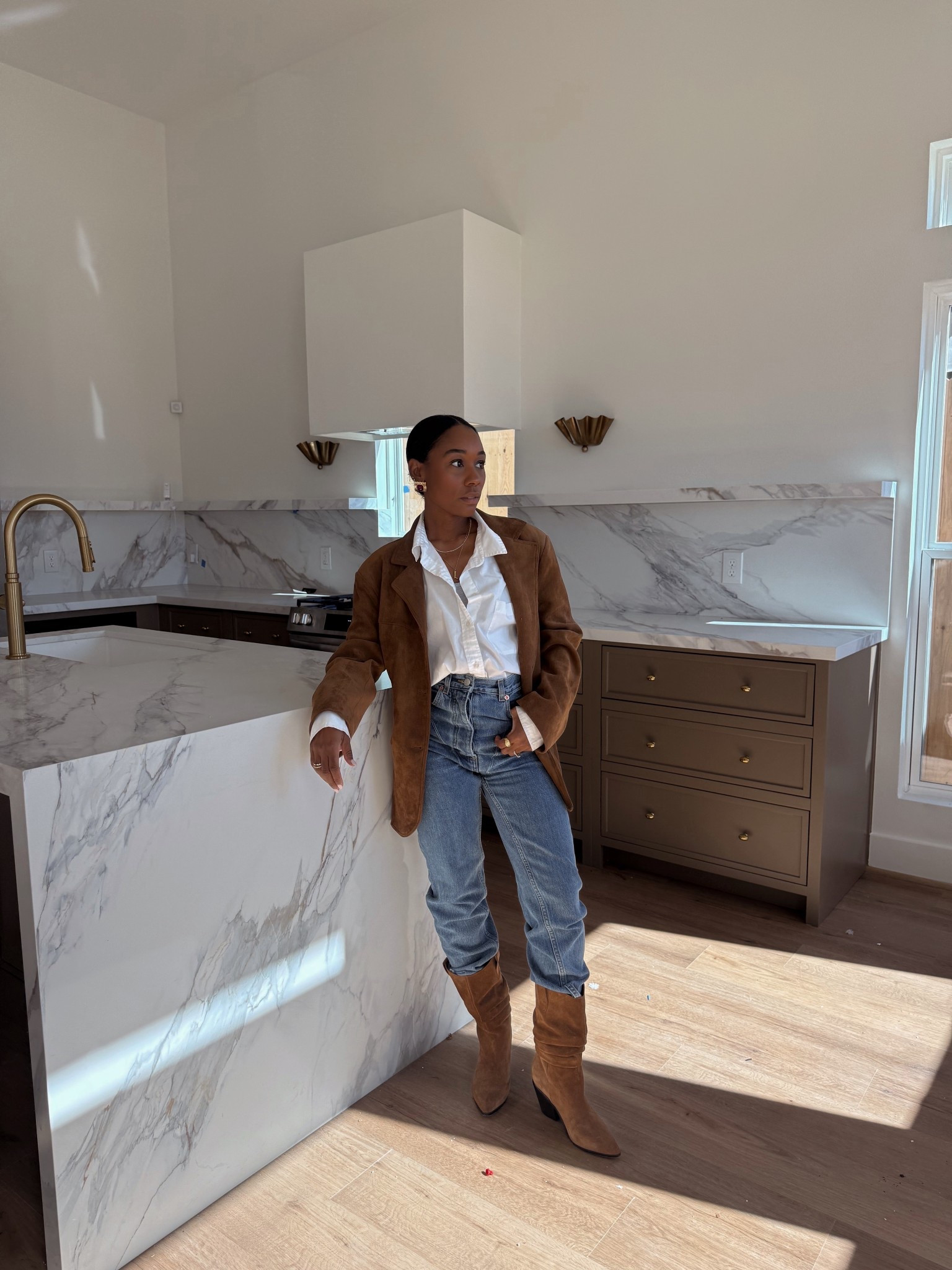 Jeans, suede blazer, boots, high rise jeans 

#LTKmomlife #LTKootd