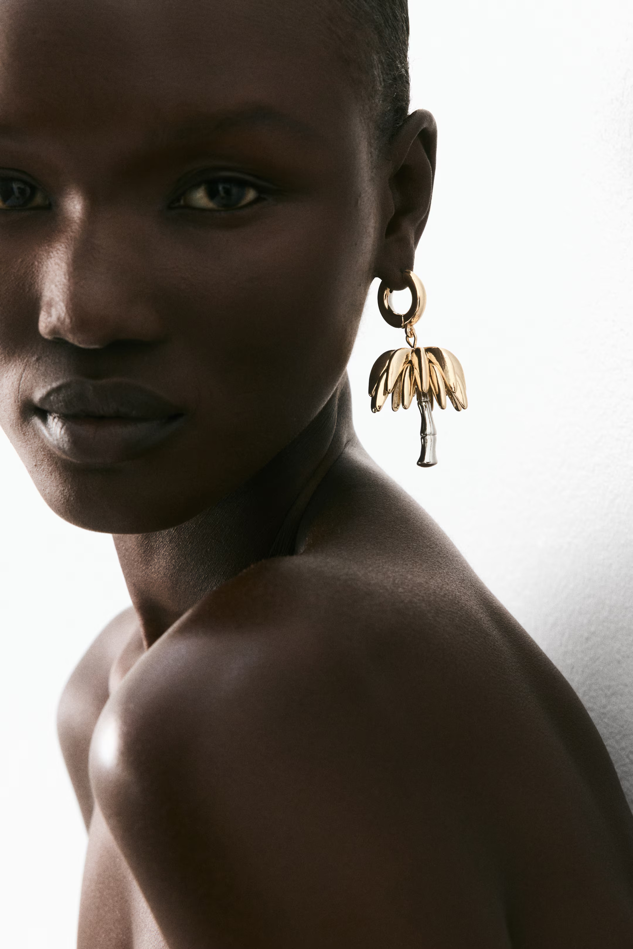 Palm Tree Pendant Earrings | H&M (US + CA)