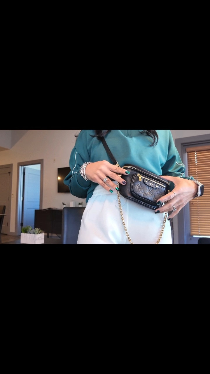 Handbag spotlight ✨  A couple of months ago, I “awarded” some of my handbags. This one was “most complimented”. #minibumbag

#LTKvlog #LTKootd