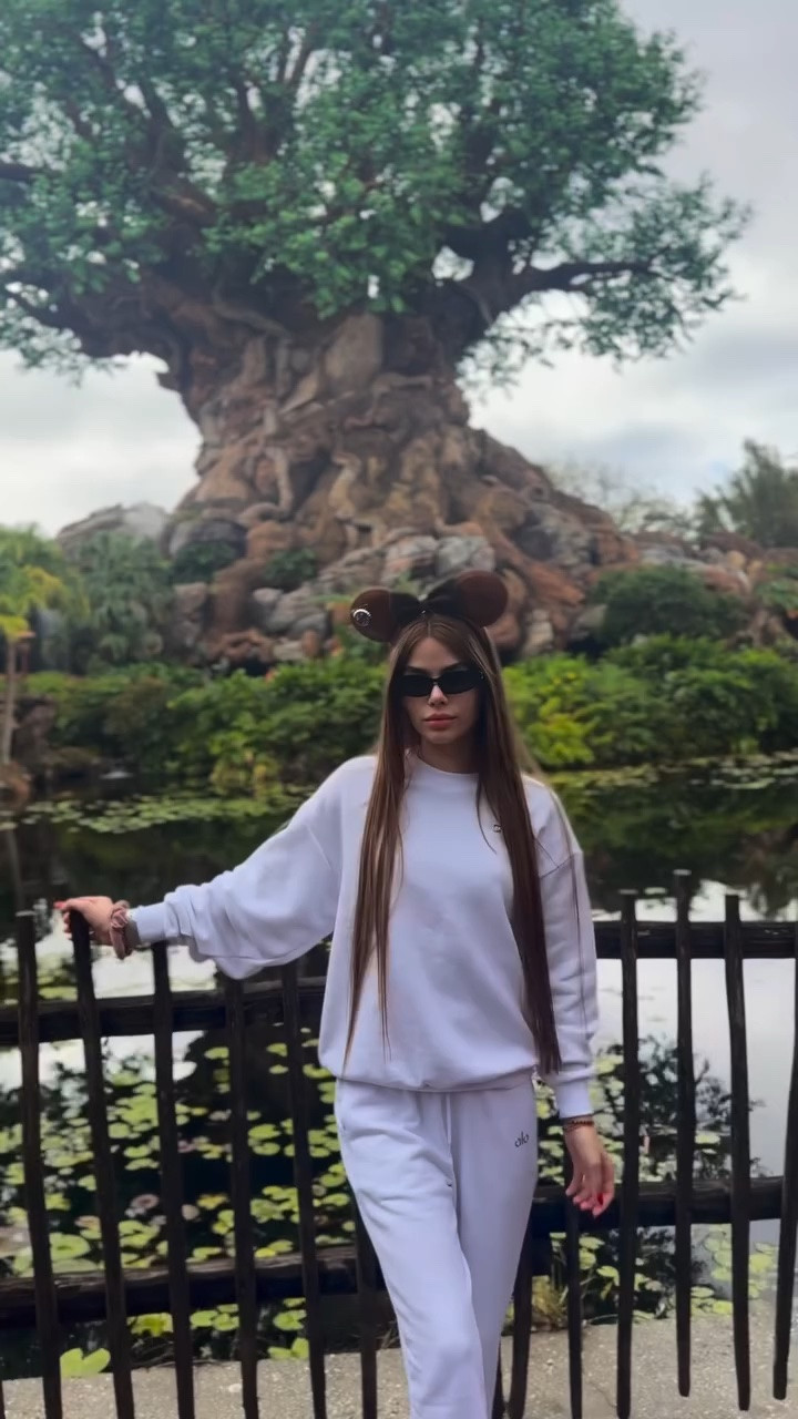 🧚🏻‍♀️🏔️
.
.
.
#animalkingdompark #disneyworld #disney