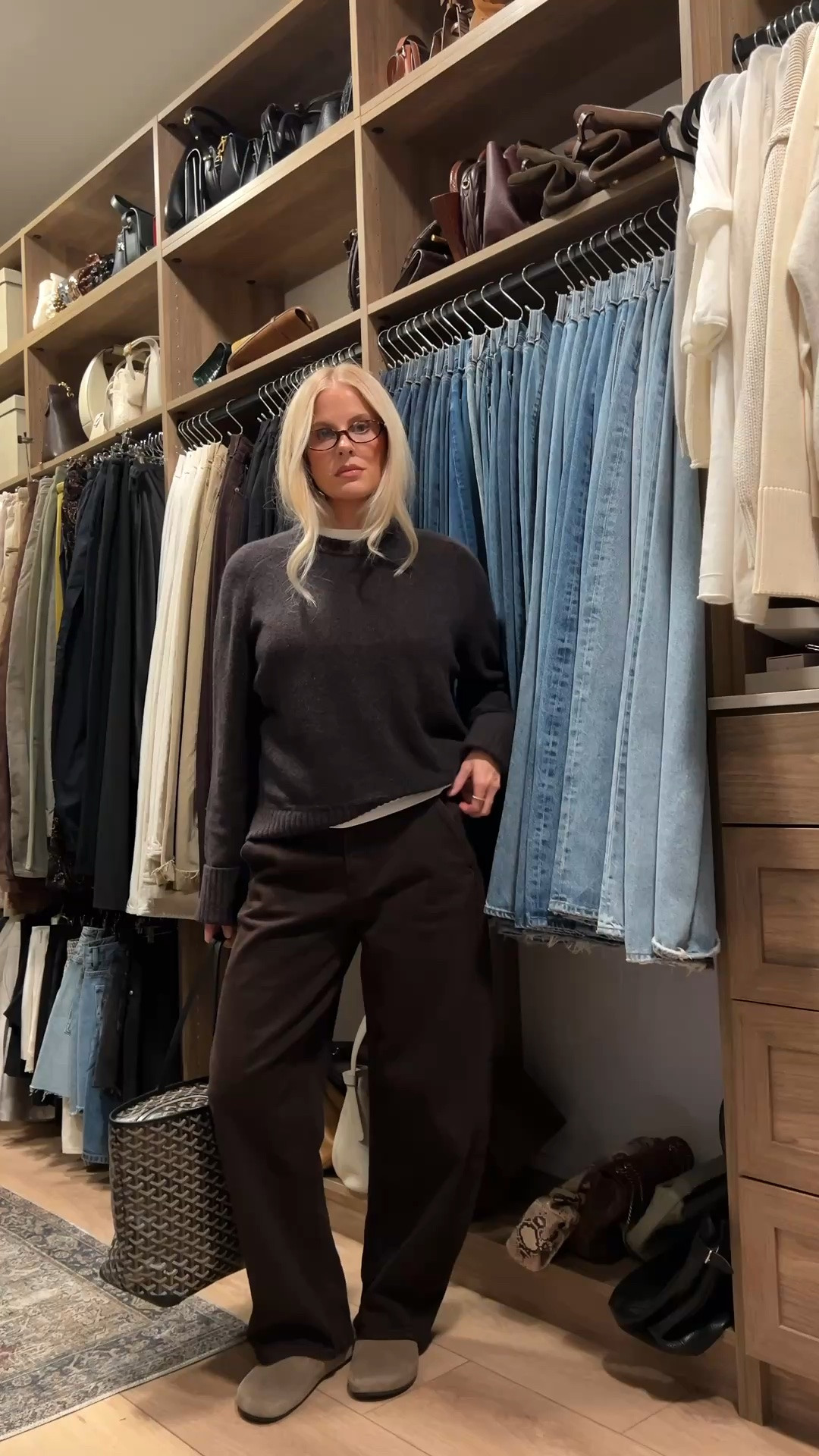SIZE: med in sweater & tee, 28 reg in jeans! #kathleenpost #abercrombiepartner @abercrombie 

Fall outfit inspo, Abercrombie fall fashion, fall transition look