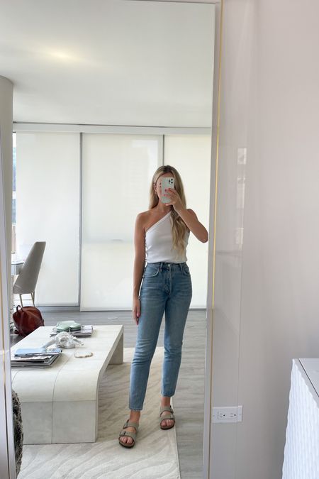 one shoulder top
how to style a white tee
casual and chic
basic essentials
weekend outfit 