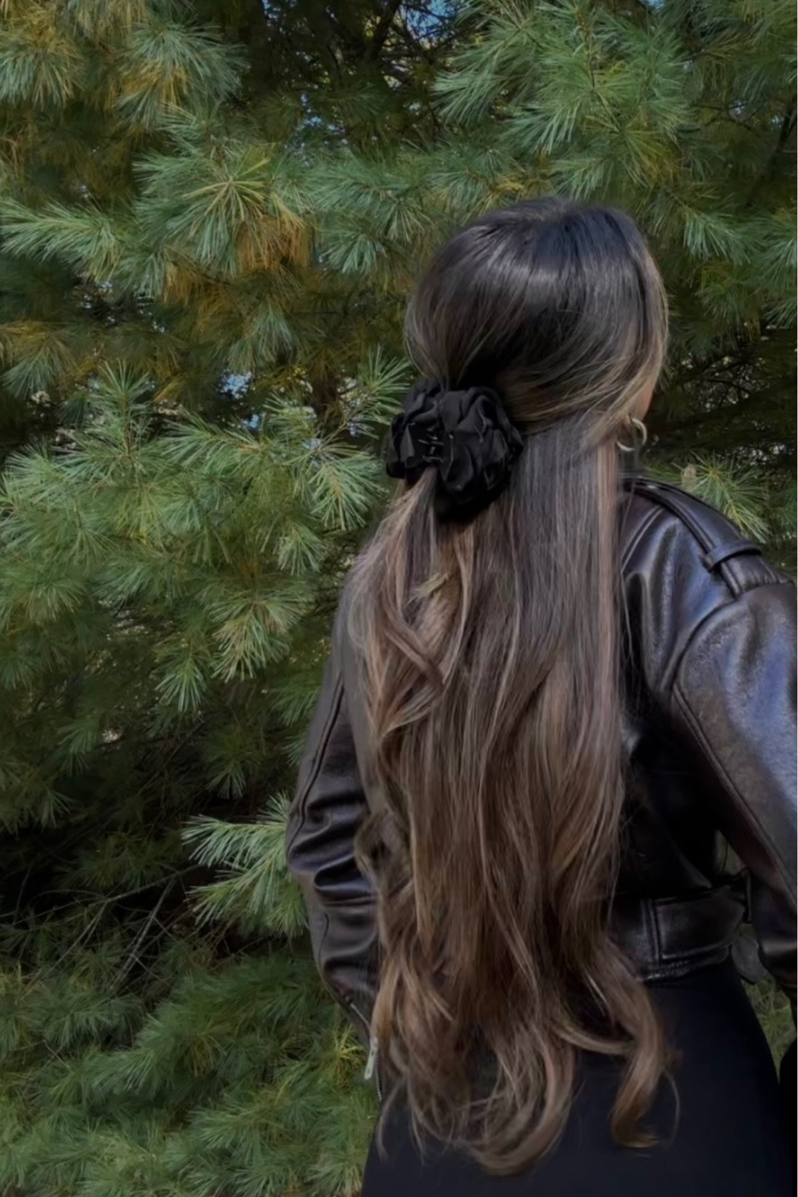 When the hair is the outfit 🤎

#LTKStyleTip #LTKSeasonal #LTKFindsUnder50