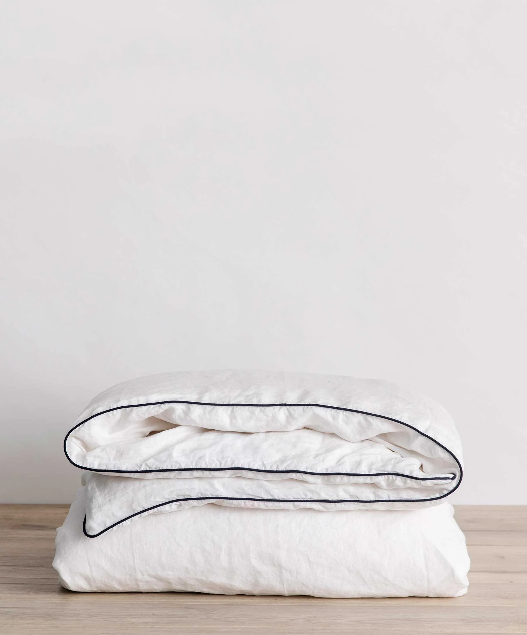 Piped Linen Duvet Cover - White and Navy | CULTIVER AU
