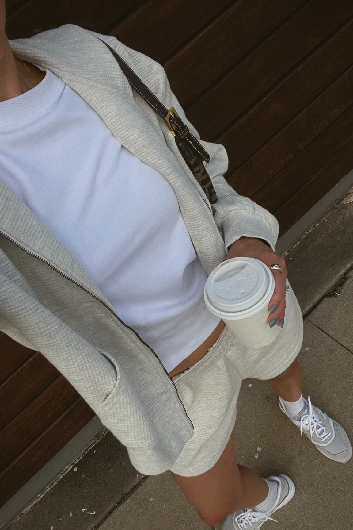 coffee run ootd 
lounge set is: @brunettethelabel

#cozyootd #cozyfit #falloutfit #matchingloungeset