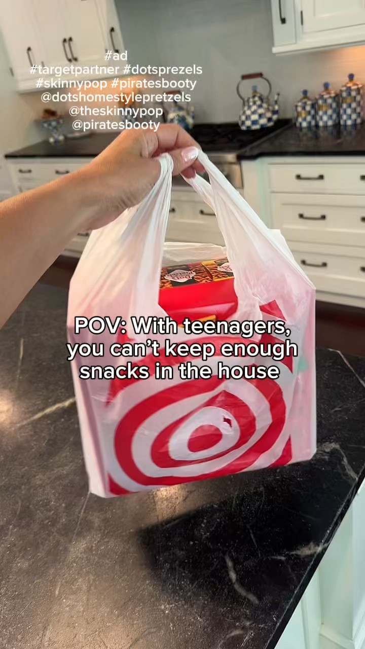 #ad Is this the case in your house? If so, these snack packs from @target @theskinnypop @dotshomestylepretzels and @piratesbooty are the way to go! They come in variety and multi packs checking off the whole family’s favorite snacks. They are great for on the go, lunchboxes, office and after school snacks!

#ad #targetpartner #dotspretzels #skinnypop #piratesbooty @target @dotshomestylepretzels @theskinnypop @piratesbooty