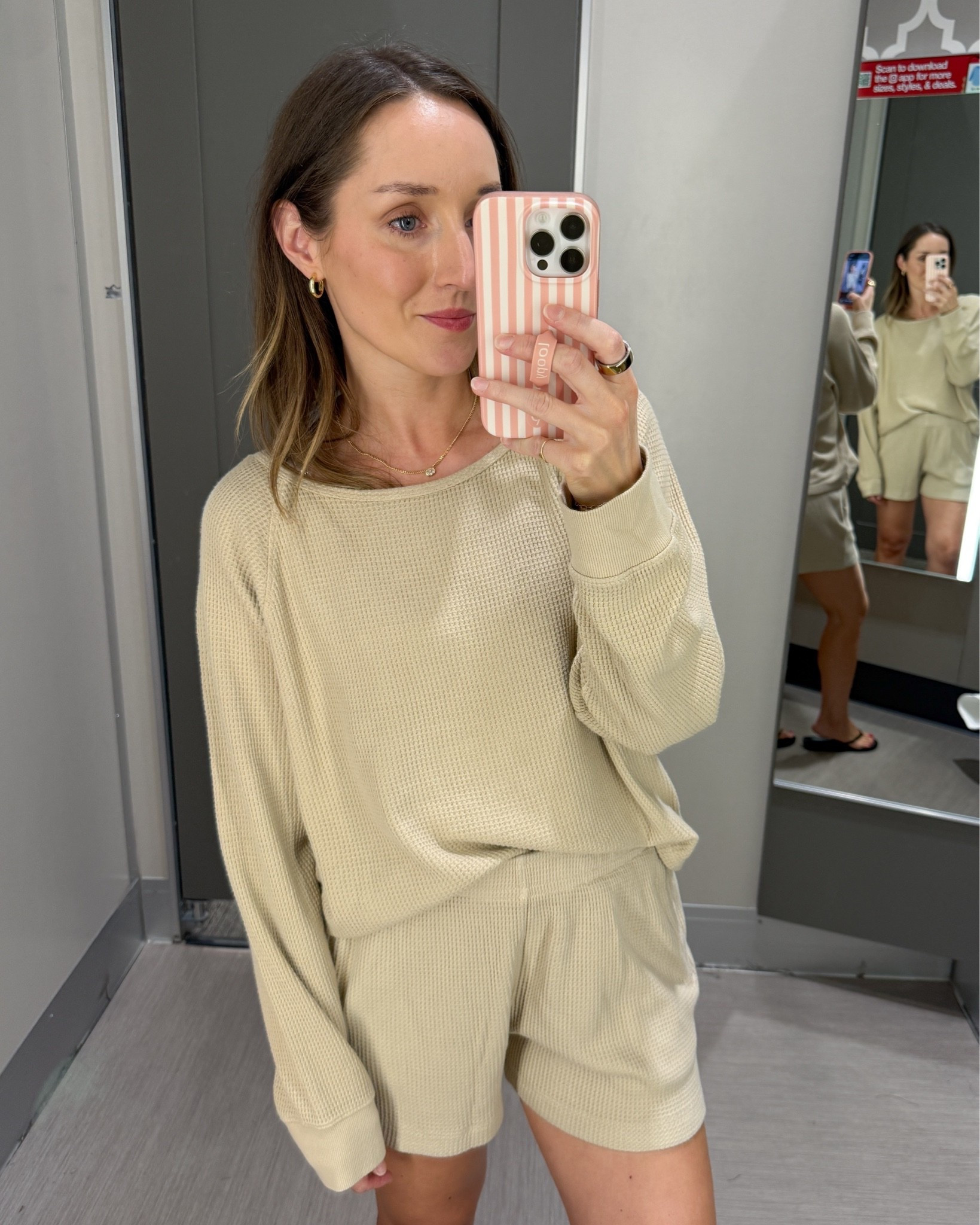 This is a fun little thermal set to transition to fall. Wearing a medium top and small bottom, but I really needed to size down in both. ￼