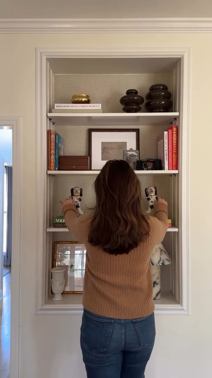 A new secondhand find will always shift the rhythm of a shelf.

These Staffordshire dogs felt right the second I brought them home, but the niche needed a reshuffle to make them sing.

I’ll say it forever:
Old + new is what makes a home feel collected.

Too much vintage → museum.
Too much new → showroom.
The balance is where the magic lives.

When I style shelves, I’m always thinking about:
• Structure (coffee table books are key)
• Height variation (always add a lamp!)
• Depth behind the objects (that grasscloth wallpaper was the game changer)

Save this for your next shelf reset 

Are shelves fun for you, or a design puzzle?

#interiordesign #shelfstyling #bookshelf #vintage #collectedhome