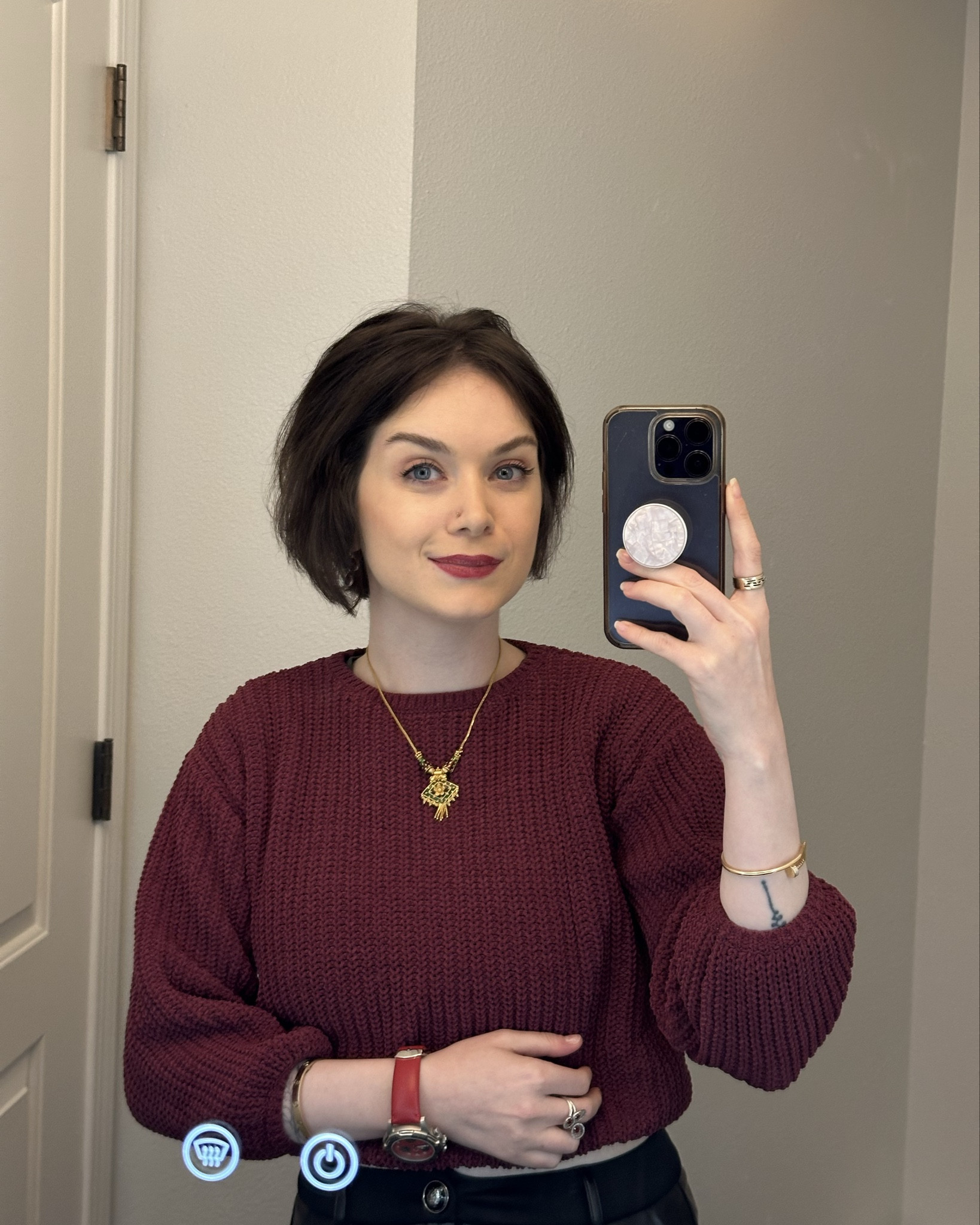 Happy #cherry Friday!
I started using #gisou hair Oil and loving it, also wearing cherry velvet #Tomford #Lipstick #fallmakeup

#LTKSeasonal