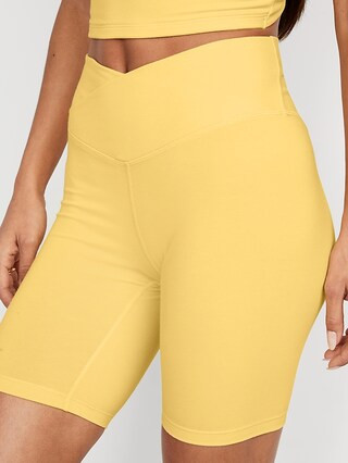 Extra High-Waisted PowerChill Crossover Hidden-Pocket Biker Shorts for Women -- 8-inch inseam | Old Navy (US)