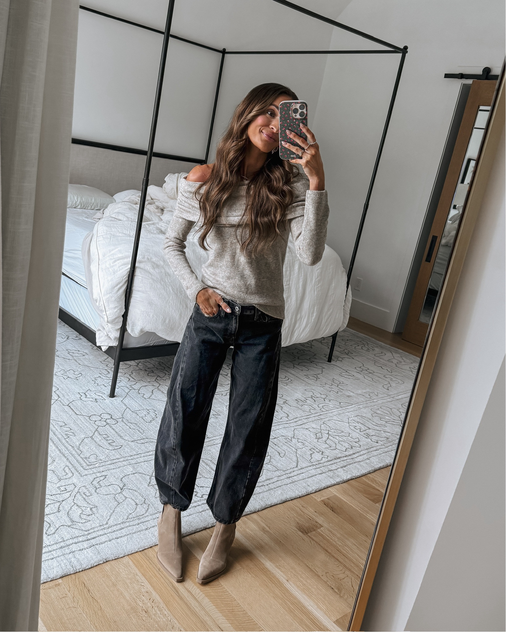 this off the shoulder sweater 😍 paired it with these barrel jeans + both are on sale rn! 👏🏻

#LTKSaleAlert