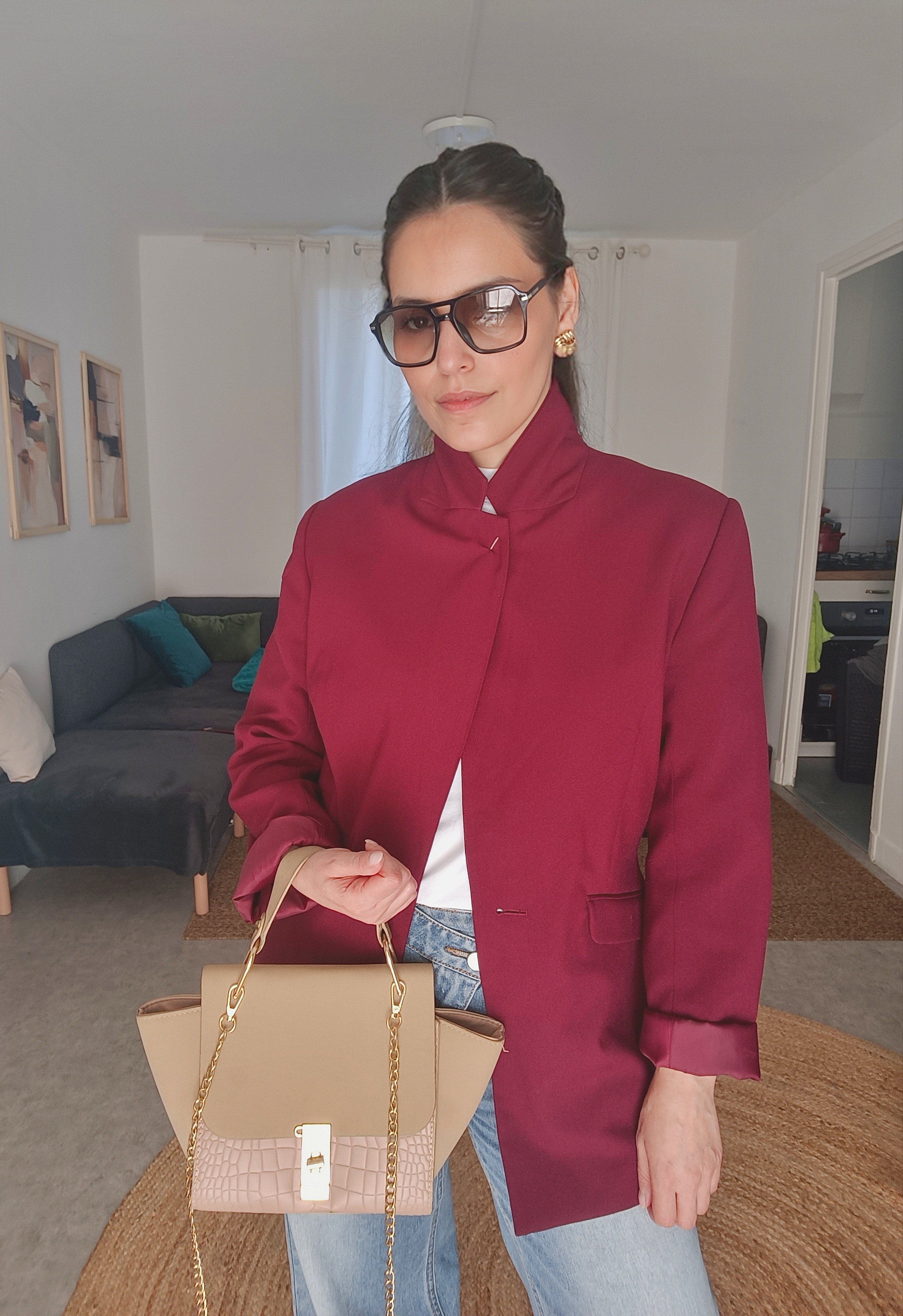 How to elevate a simple outfit ❤️A structured burgundy jacket styled with simple basics for a chic and modern look ✨The perfect way to make a statement while keeping the outfit effortlessDetails:• Structured burgundy jacket• Basic white top• Straight leg jeans• Neutral structured bag• Gold accessoriesPerfect to elevate a simple outfit and add structure to the silhouette ✨Perfect for: dinner, chic casual, elevated everyday look#LTKStyle #LTKOutfit #LTKFinds #ChicStyle #StatementOutfit #BurgundyStyle #EffortlessChic #CasualChic #LTKSeasonal

