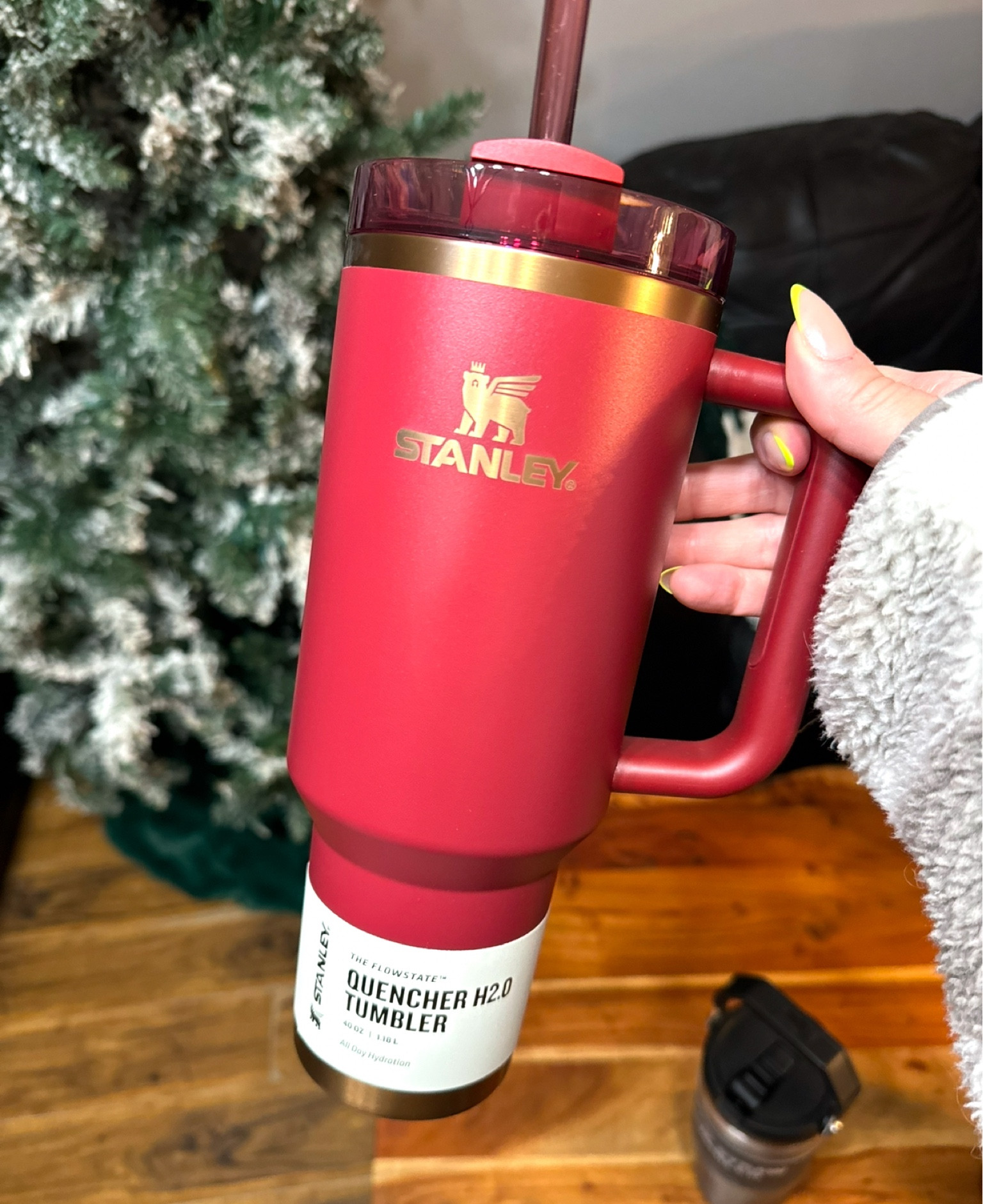 @stanley_brand has so many nice Tumblers! I got the Flowstate Quencher H20 for gifts and the Ice Flow Flip Straw Tumbler that’s 25% off right now. Make sure to check out the Holiday Gift Guide! 
.
.
. 
#ad #stanleypartner #LTKcanada #LTKgiftguide