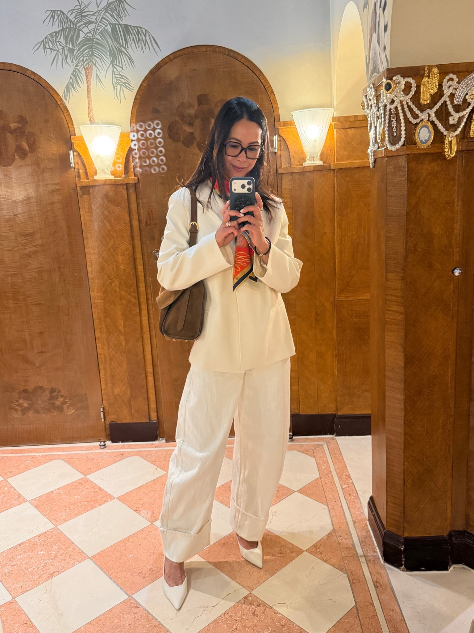 What I wore for afternoon tea at Claridges 

Linked items
Bag is leo et violette
Scarf is Royal Mews Buckingham palace 

#LTKsummer #LTKspring #LTKuk