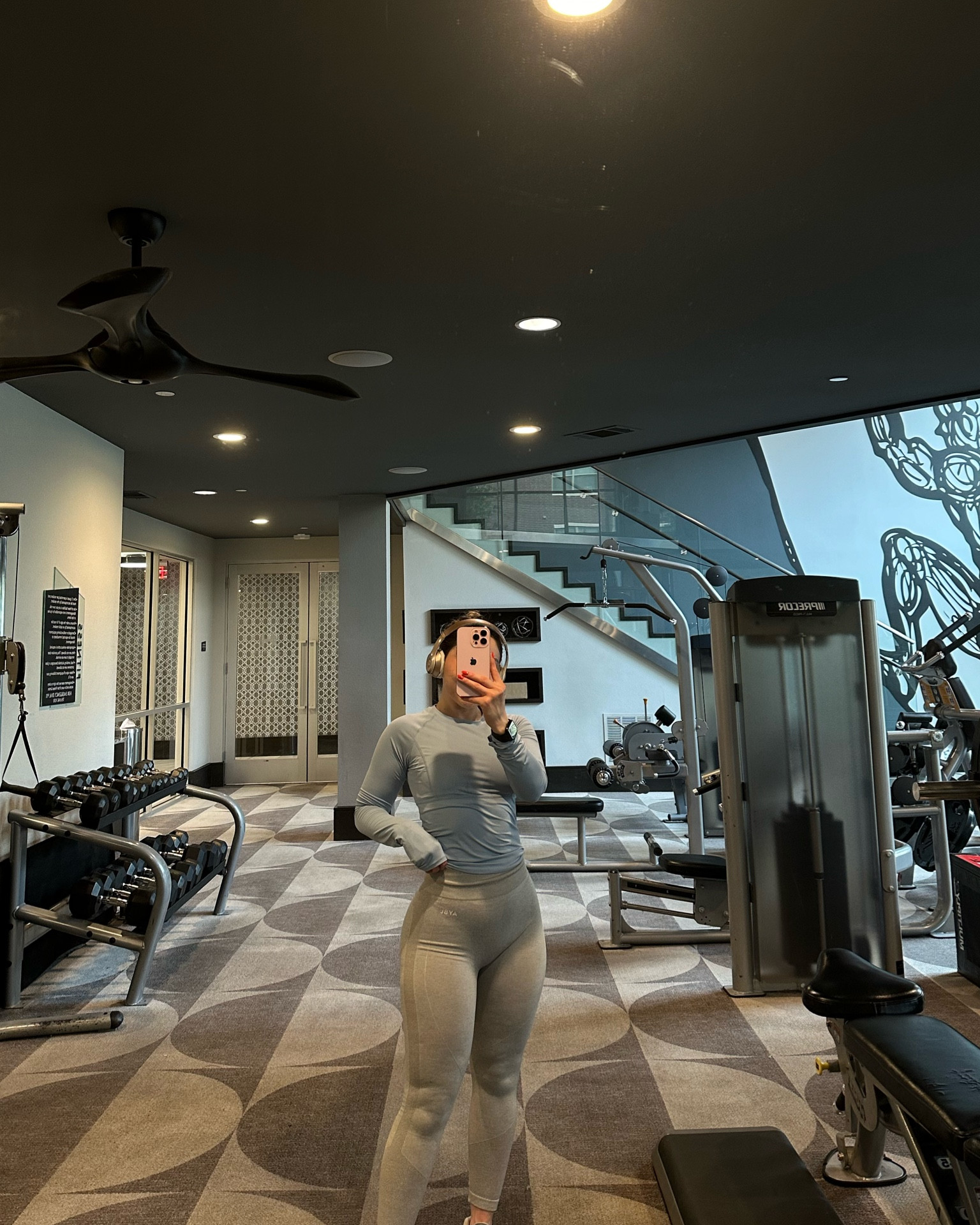 One of my fave workout tops😊
Breathable, lightweight, and come in many colors!!
WEARING SMALL 