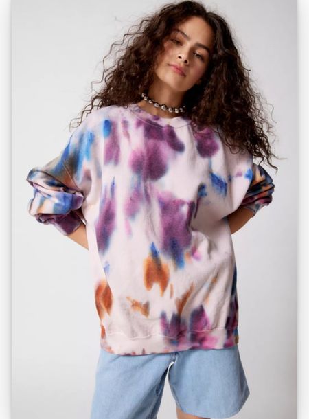My tie dye sweatshirt .. it’s one size fits all! Fits like a large or XL. Nice oversized fit 