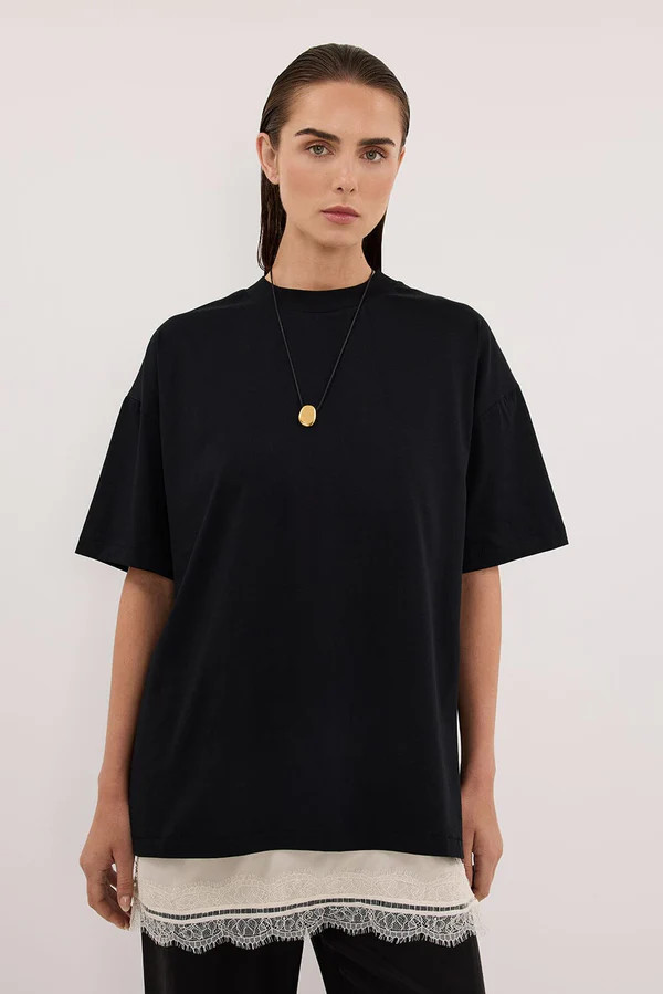 TYRA BLACK BOYFRIEND TEE | DISSH