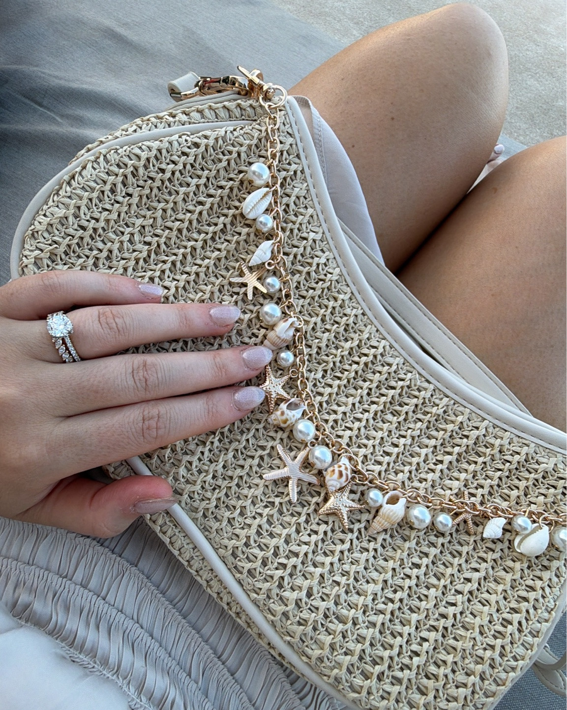 The cutest neutral purse for vacay AND the seashell charms 🤩 🐚