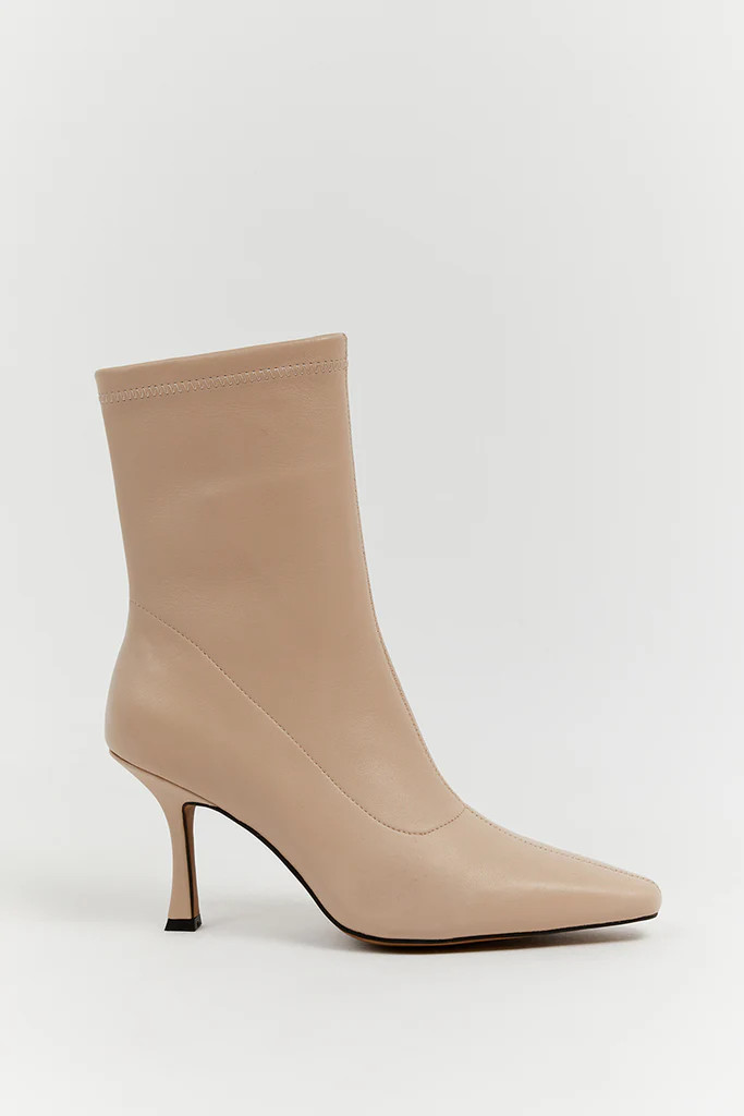 ALIAS MAE CARMEN CREAM LEATHER BOOT | DISSH