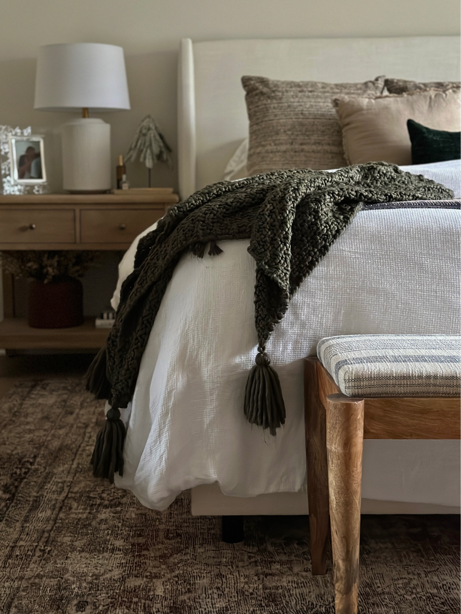 Christmas Bedroom Inspo

#LTKhome #LTKHoliday #LTKSeasonal