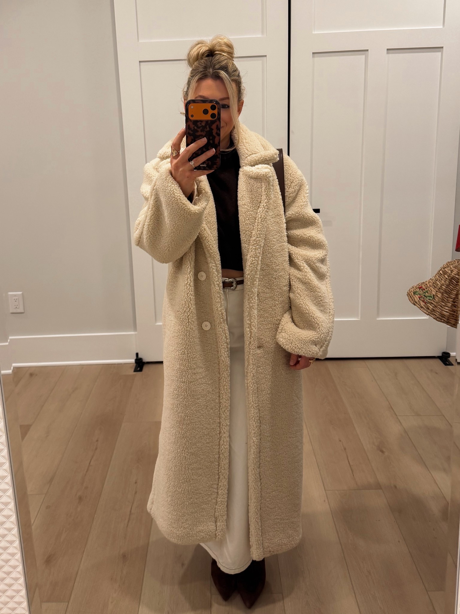 Cute oversized Sherpa jacket that keeps you so warm! 