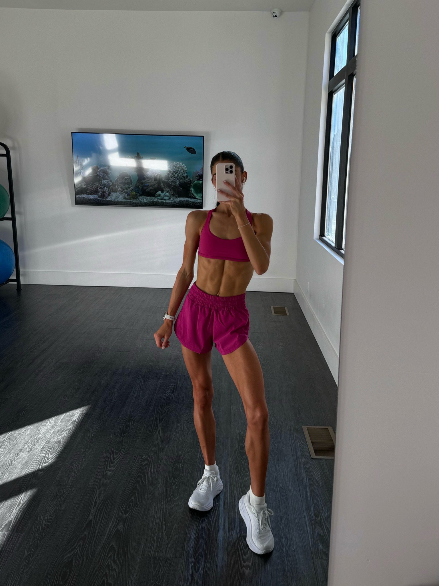 gym fit!!! 🩷🍓
4 in bra and shorts 