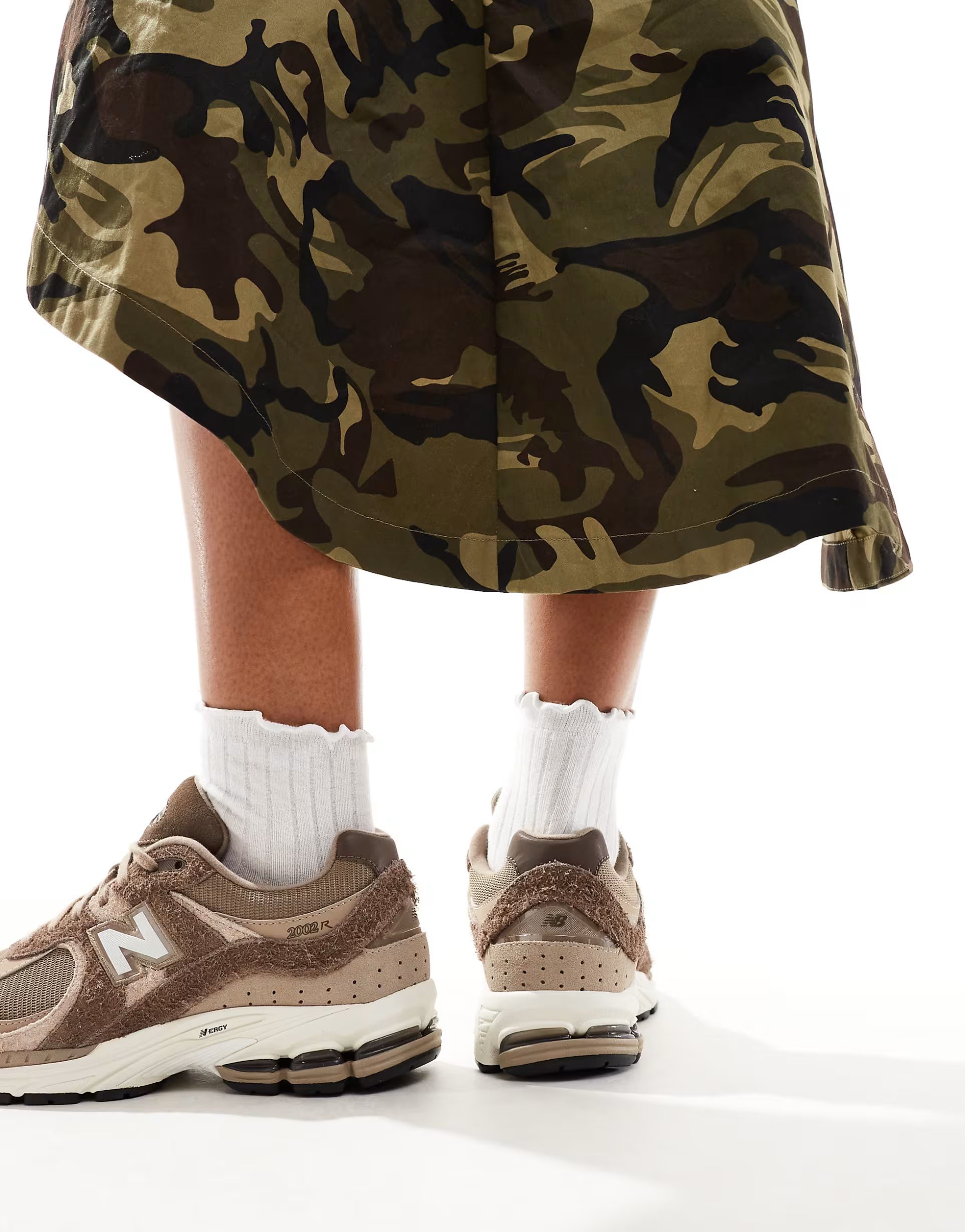 New Balance 2002 elements unisex sneakers in brown - Exclusive to ASOS | ASOS (Global)