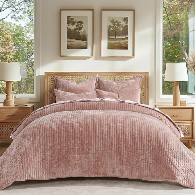 Amazon.com: EverGrace Velvet Quilt Set King Size, Luxurious Soft Striped Channel Bedding Set, Lig... | Amazon (US)