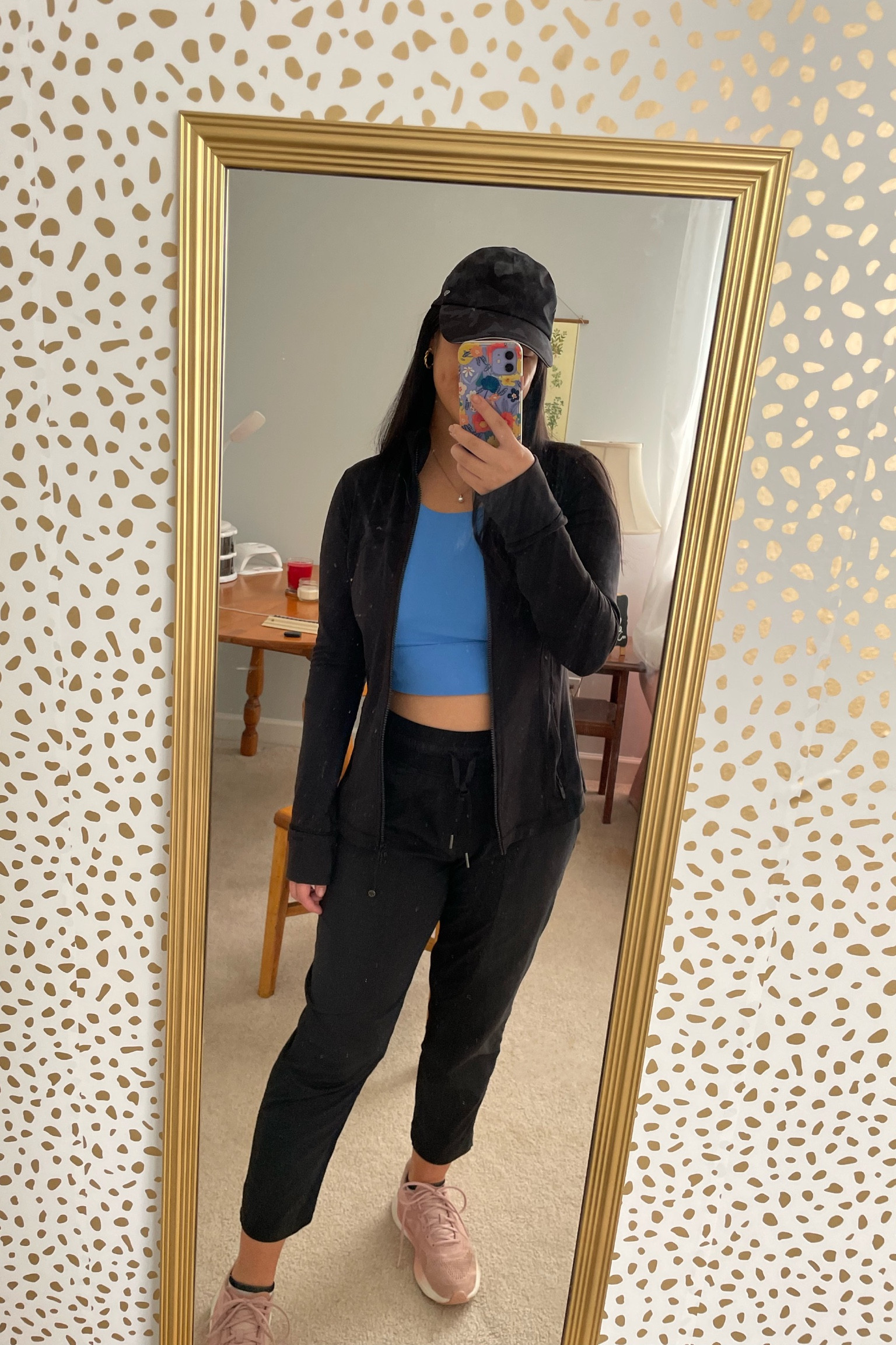 Perfect for springtime walks💙🧢