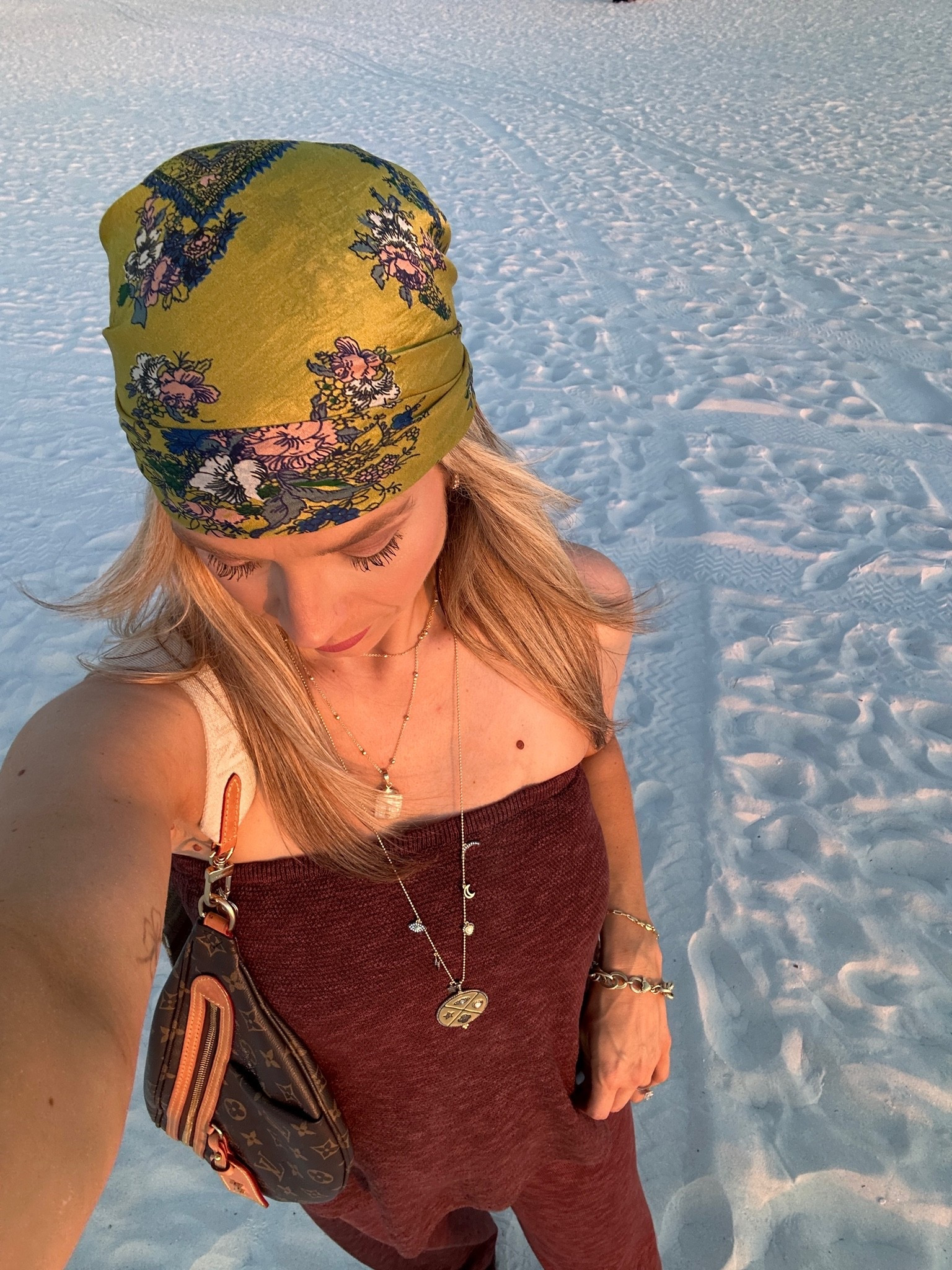 Hair scarf and amazon set

Beach outfit
Vacation outfit