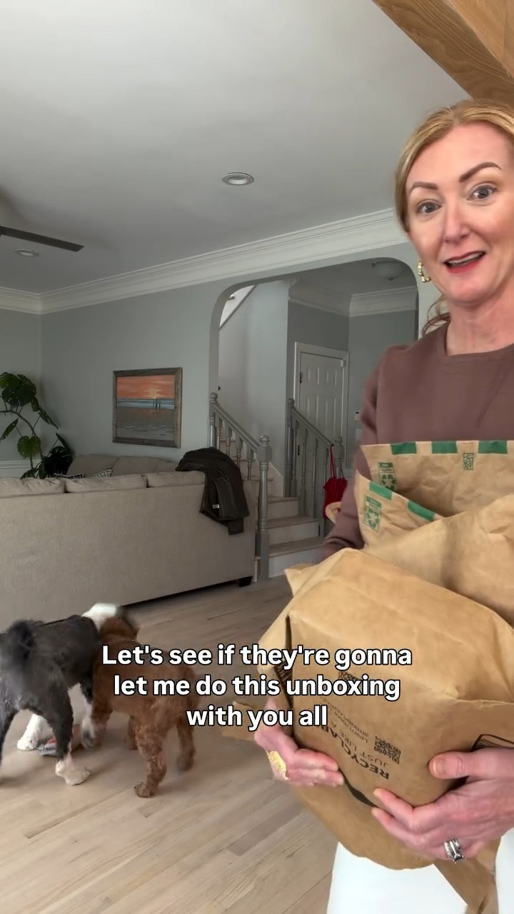 This unboxing was a good mix — a couple standouts I really love, one clear no, and a few everyday things I’m genuinely using already. Plus a little real life mixed in (you’ll see 🐶).

As always, honest try-ons and real reactions.

#amazonfinds
#amazonunboxing
#midlifewomen
#everydaystyle
#honestreviews
@amazoninfluencerprogram @amazonfashion

#LTKgrwm #LTKdayinmylife #LTKOver40