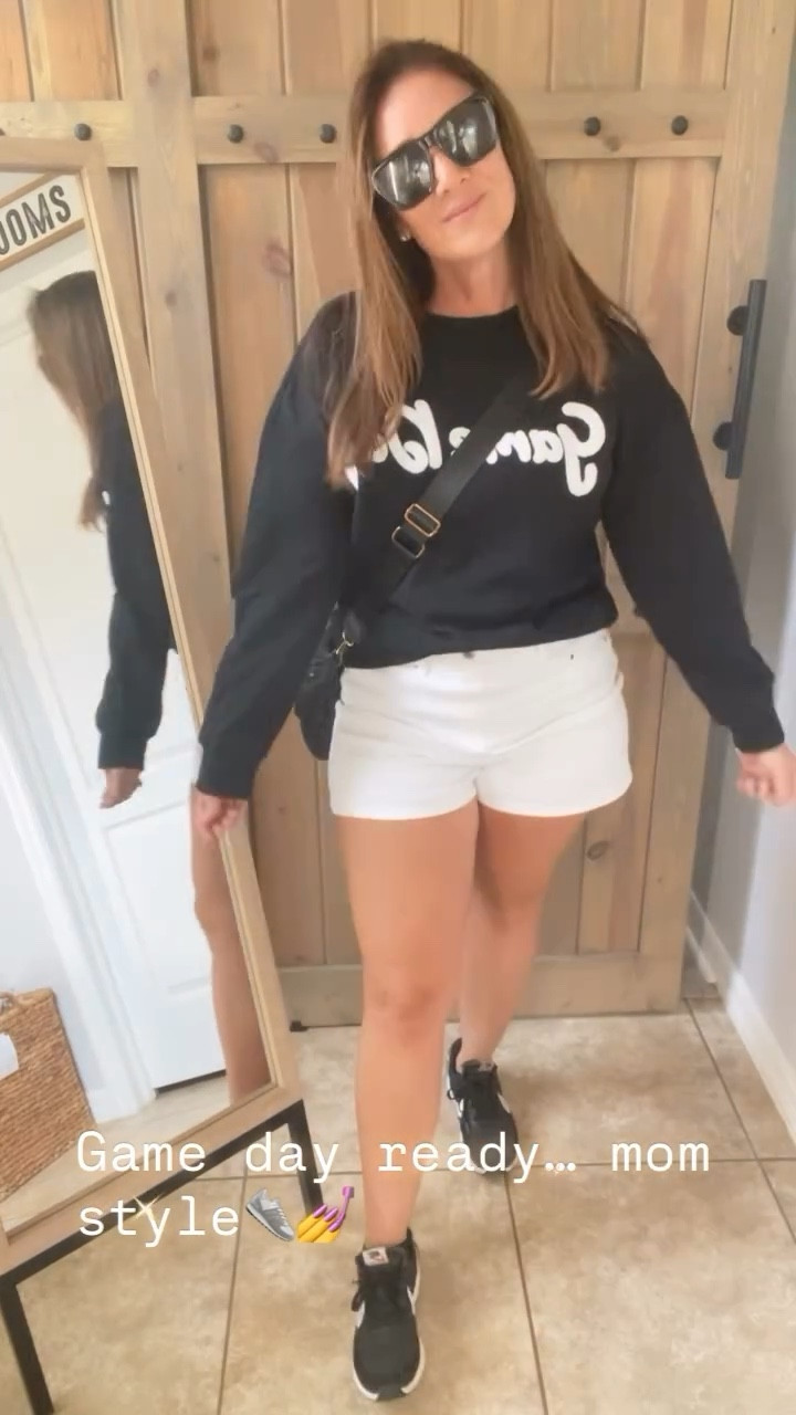 This mom is #gameready !!
@spanx @nike @cc_chic_llc_boutique @sojosvision 

#ccchicboutique #onlineboutique #ccchic #fashion #gameday #momover40 #onlineshopping #supportlocal #trending #baseballmom