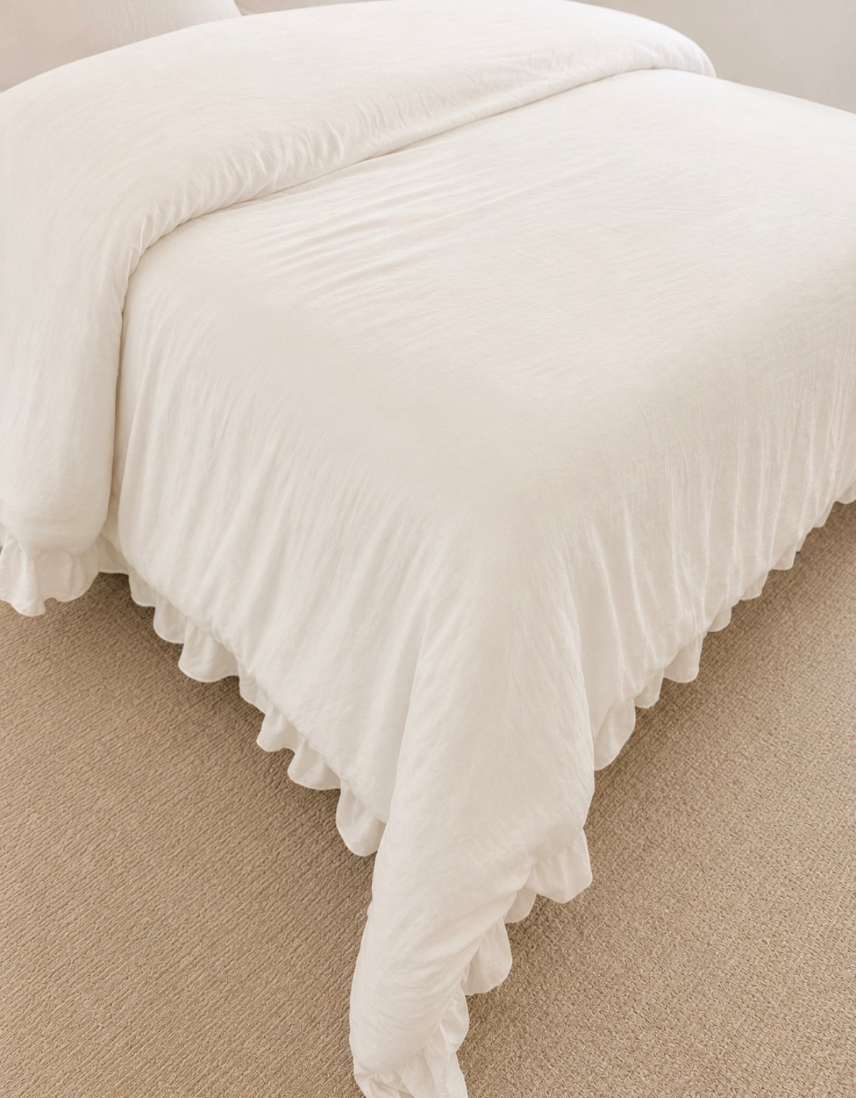 🤍 who doesn’t love a simple ruffle these days for bedding?

it’s one of the easiest ways to make a bedroom feel softer + more elevated without doing a full makeover 🙌

I love that this one still feels neutral and timeless instead of overly trendy

✔ soft layered look
✔ designer-inspired feel
✔ instantly makes a bed look more styled

such a pretty little refresh for spring + summer 🤍

#LTKMothersDay #LTKmomlife #LTKselfcare