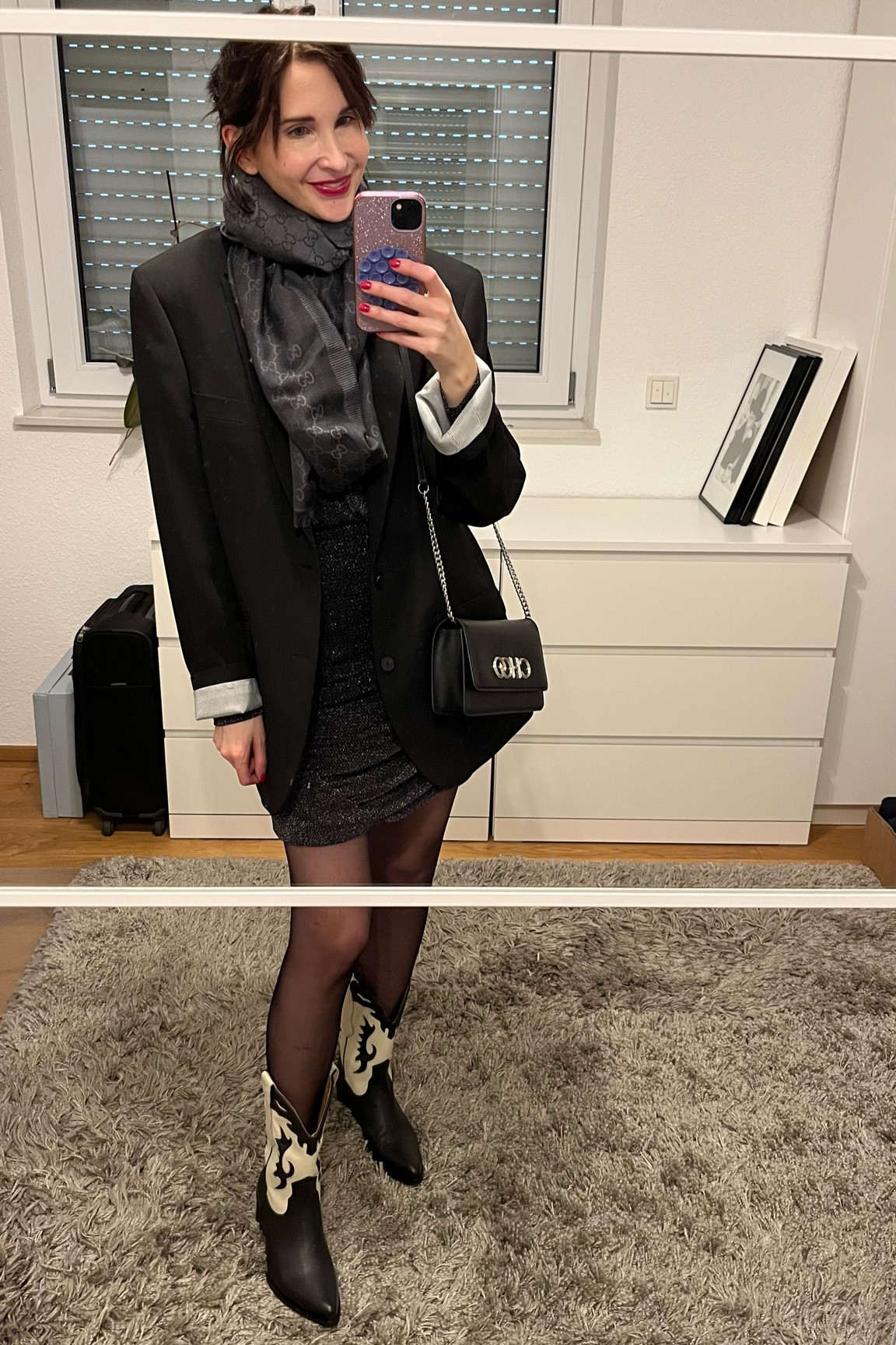 Zu einer Dinnershow trage ich zum Glitzerkleid das Oversize-Sakko von meinem Freund 😄 Genialer Stilbruch: Cowboy-Stiefel zum schicken Dress 🖤✨

#kleid #blazer #boots

#LTKdeutschland #LTKpartywear #LTKstyletip