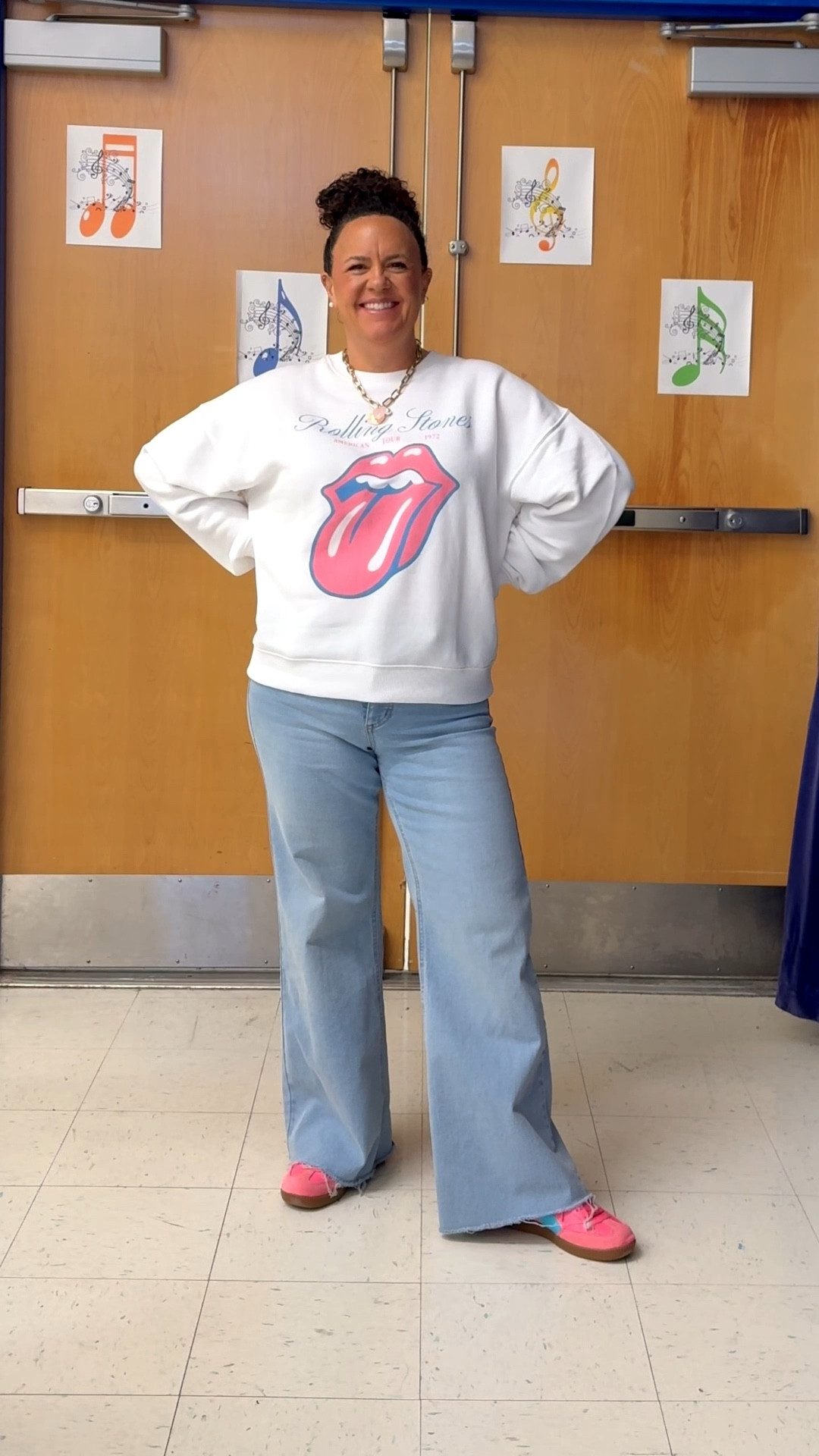 I’m 5’4, 173lbs
Sweatshirt: L
Jeans: 10
Sneakers: TTS

#LTKmidsize #LTKshoecrush #LTKover40