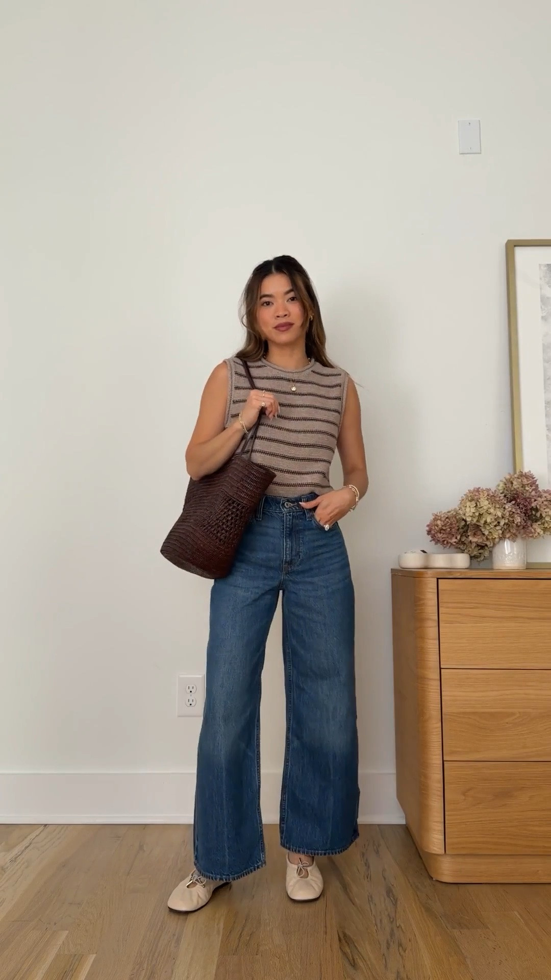 Are you looking for petite friendly wide leg jeans? These @abercrombie don’t drown you and are the perfect length!

Sizing info:
-Abercrombie High Rise Wide Leg Jean (Size 23 Extra Short in Dark) 
-Abercrombie 100% Cotton Rollneck Sweater Shell (Size XS in Light Brown Stripe)

Petite style, petite fashion, mom outfit, mom style, petite pants, petite outfit ideas, petite outfits, best pants for petite, petite denim, spring style, spring outfits, vacation outfits, summer outfits, Summer style, summer trends, summer blouse, fall jeans, fall pants, fall blouse, autumn top

#LTKootd #LTKSeasonal #LTKPetite