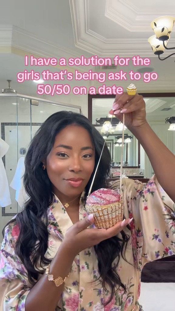 🧁🧁🧁 Mini cupcake purse 

#LTKdayinmylife #LTKGiftGuide #LTKCyberWeek