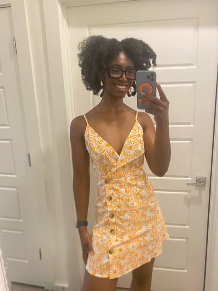 The weather is so chaotic in Dallas. One day I’m wearing this linen dress and the next I’ll prob be in a full length coat 🙃

Summer dress, mini dress, printed dress, sleeveless dress, orange dress, asos dress, asos outfit, Amazon jewelry

#LTKfindsunder50 #LTKSeasonal #LTKstyletip