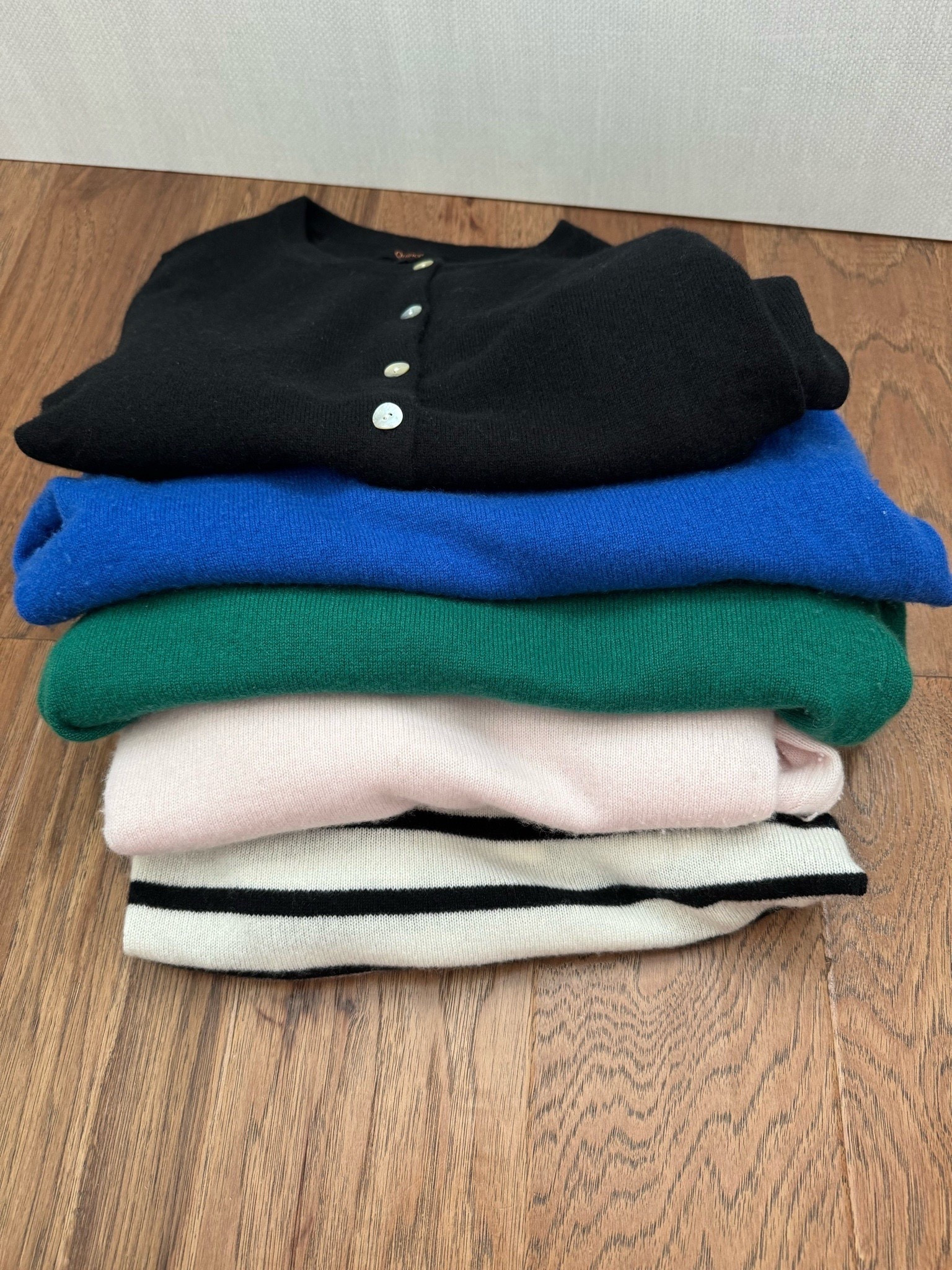 "Cashmere under 100! 

Perfect addition for your Fall and Winter wardrobe or a perfect Christmas Gift for Her! 

True to size unless you want a looser fit - then size up. 

Button down cashmere cardigan 
Cashmere crewneck sweater
Cashmere short sleeve tee 



Quince cashmere , cashmere sweaters, cashmere cardigan 
#ltkover40 #ltkseasonal #ltkfindsunder50 
#ltkworkwear #ltksalealert

#LTKGiftGuide #LTKFindsUnder100 #LTKHoliday