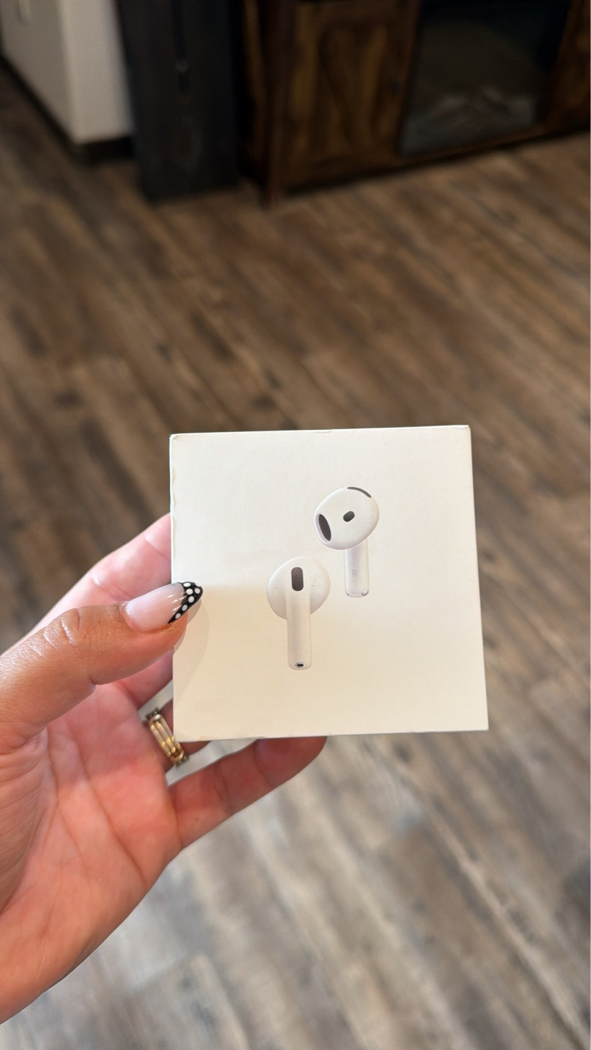 AirPod Max’s are not the move for lifting headphones! Going back to my favs - AirPods 4 with Active Noise Cancellation ofc🤍

#LTKfitnessgoals #LTKselfcare #LTKdayinmylife