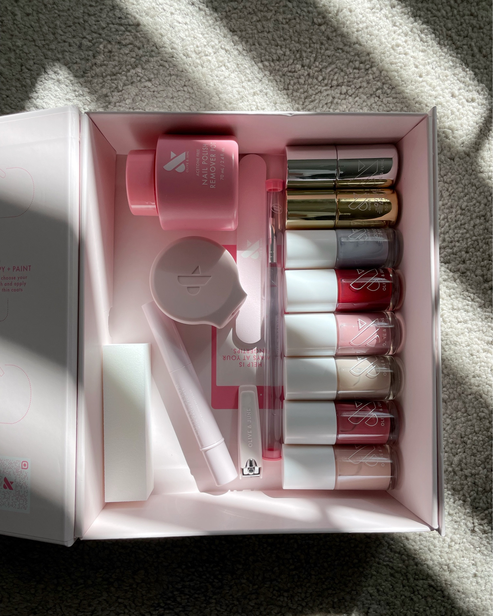 can’t wait to try the @oliveandjune mani system! 🤓 the poppy — a universal polish bottle handle that’s ergonomically designed to help you get that perfect mani! ✌️ {12.30.22}

#LTKbeauty #LTKunder50 #LTKFind
