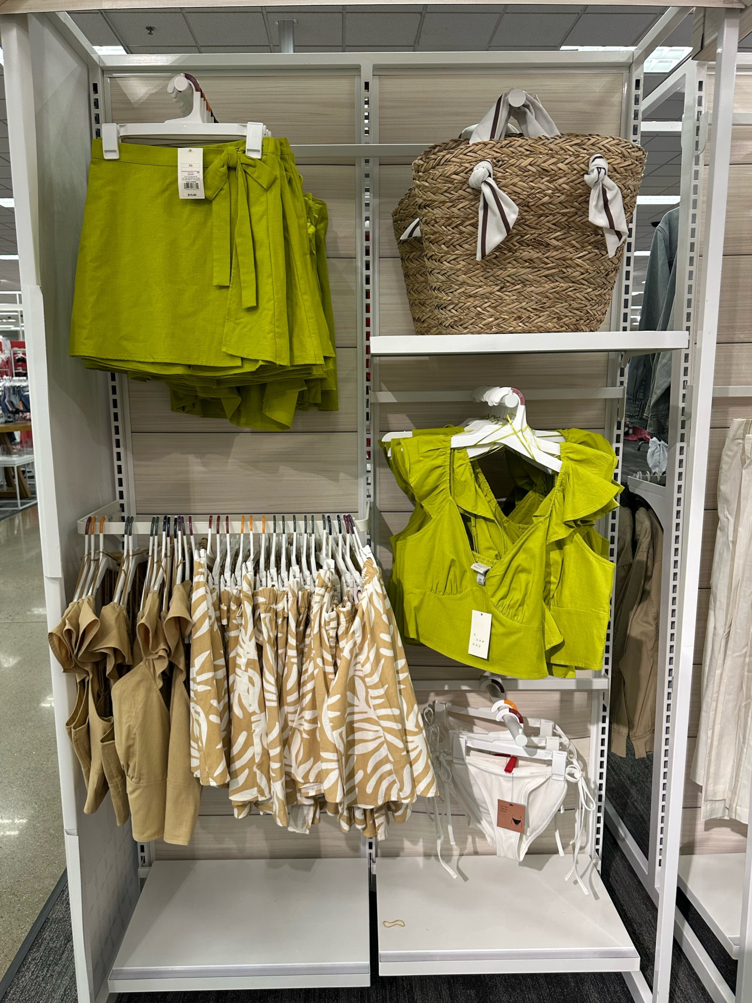 A House of Colour Autumn Dream. Love this lime mixed in with neutrals  