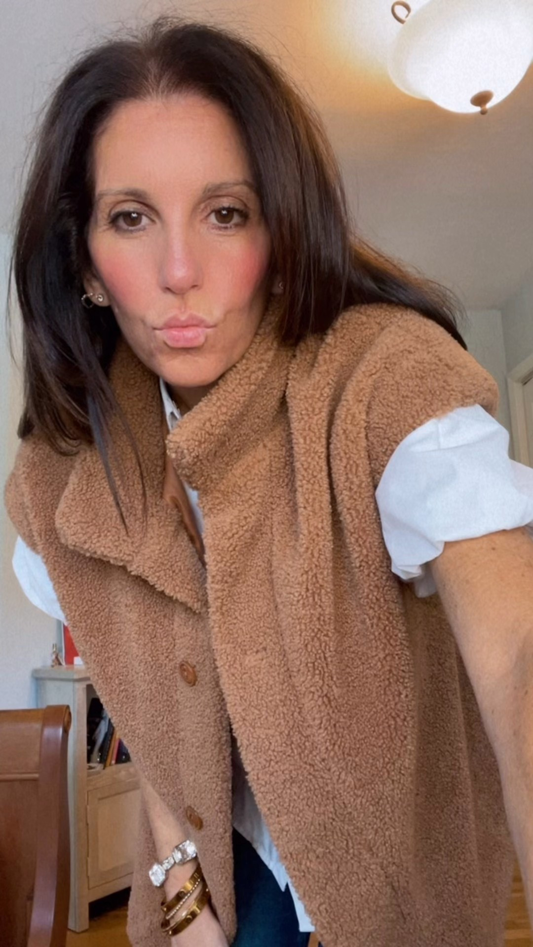 Weekend Fall Vibes 🍂
Head-to-toe Gap moment in this off-white button-up and wide leg jeans 🤍 Paired it with the coziest oversized teddy bear vest from Amazon — basically a hug you can wear 🐻 Perfect for coffee runs, farmers markets, and crisp autumn strolls.
Shop the full look + similar finds 👉 #LTKFallStyle #LTKunder100 #GapStyle #AmazonFinds #FallOOTD #WeekendWear

#LTKStyleTip #LTKOver40