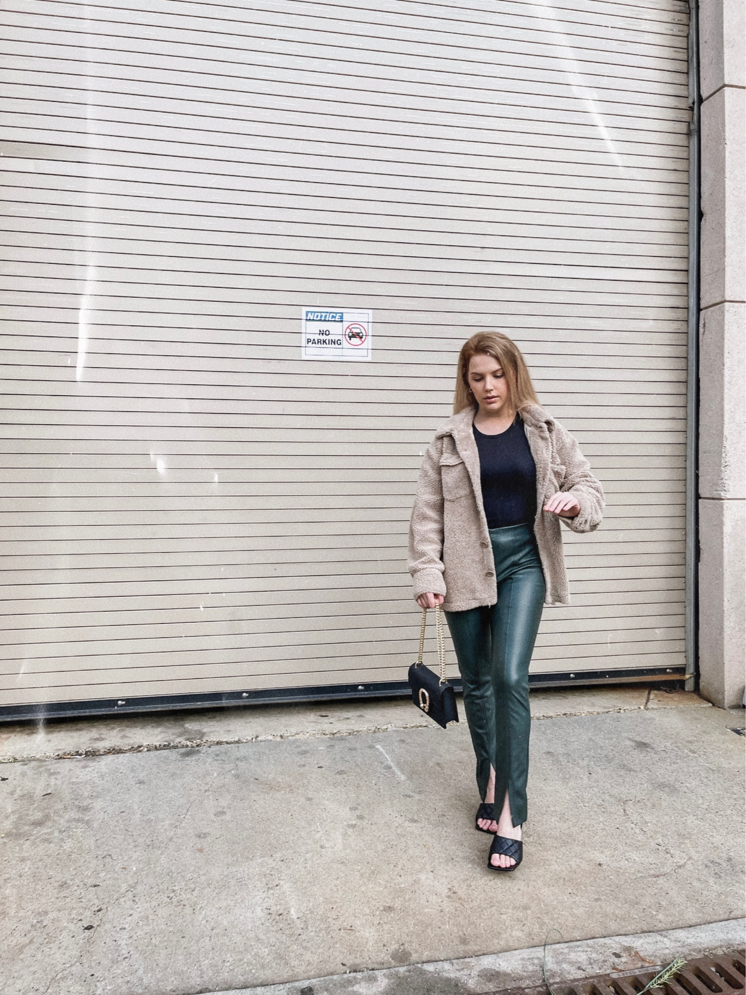 Neutral aesthetic for the fall vibes 🍂🪵🖤 
•
•
•
#stevemadden #showmeyourmumu #forever21 #fallfashion #fallstyle #neutrals #neutralfashion #neutralstyle

#LTKCyberweek #LTKSeasonal #LTKstyletip