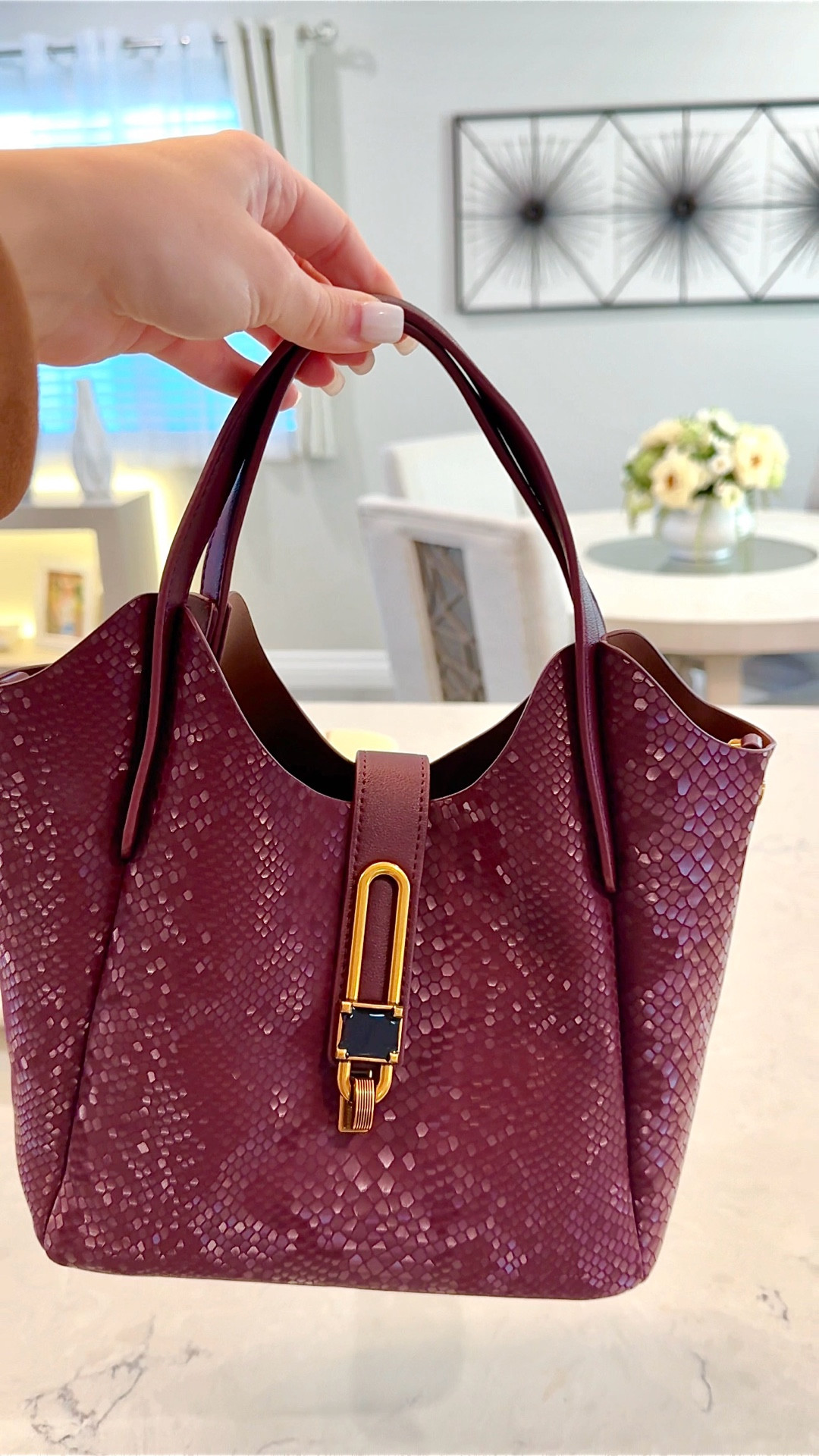  A find that looks straight off a designer shelf 👜👏🏻 

#LTKFindsUnder50 #LTKItBag #LTKSaleAlert