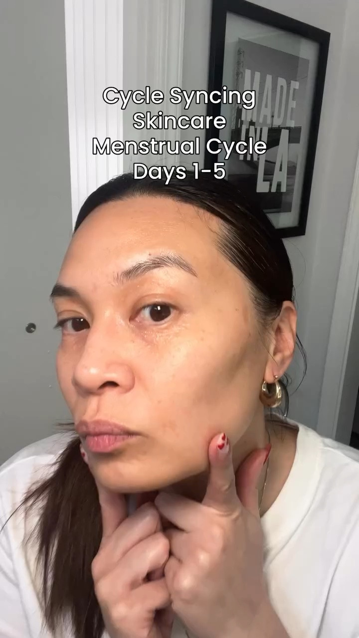 Let’s do my menstrual cycle skincare routine 💕
I only focus on calming & hydrating products 💦 which allow my skin to restore & repair ☺️ 

#cyclesyncing #skincare #syncyourskin #menstrualcycleskincare #over40women

#LTKmorningroutine #LTKOver40 #LTKselfcare