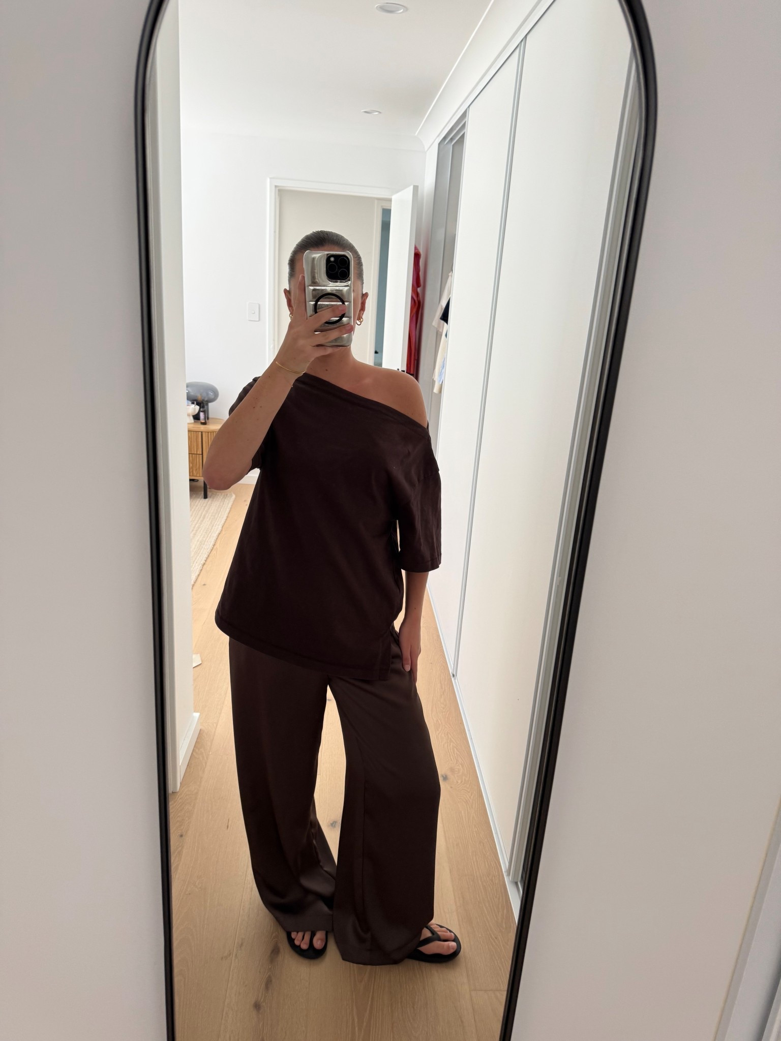Top is a AU 6 and pants are a M 