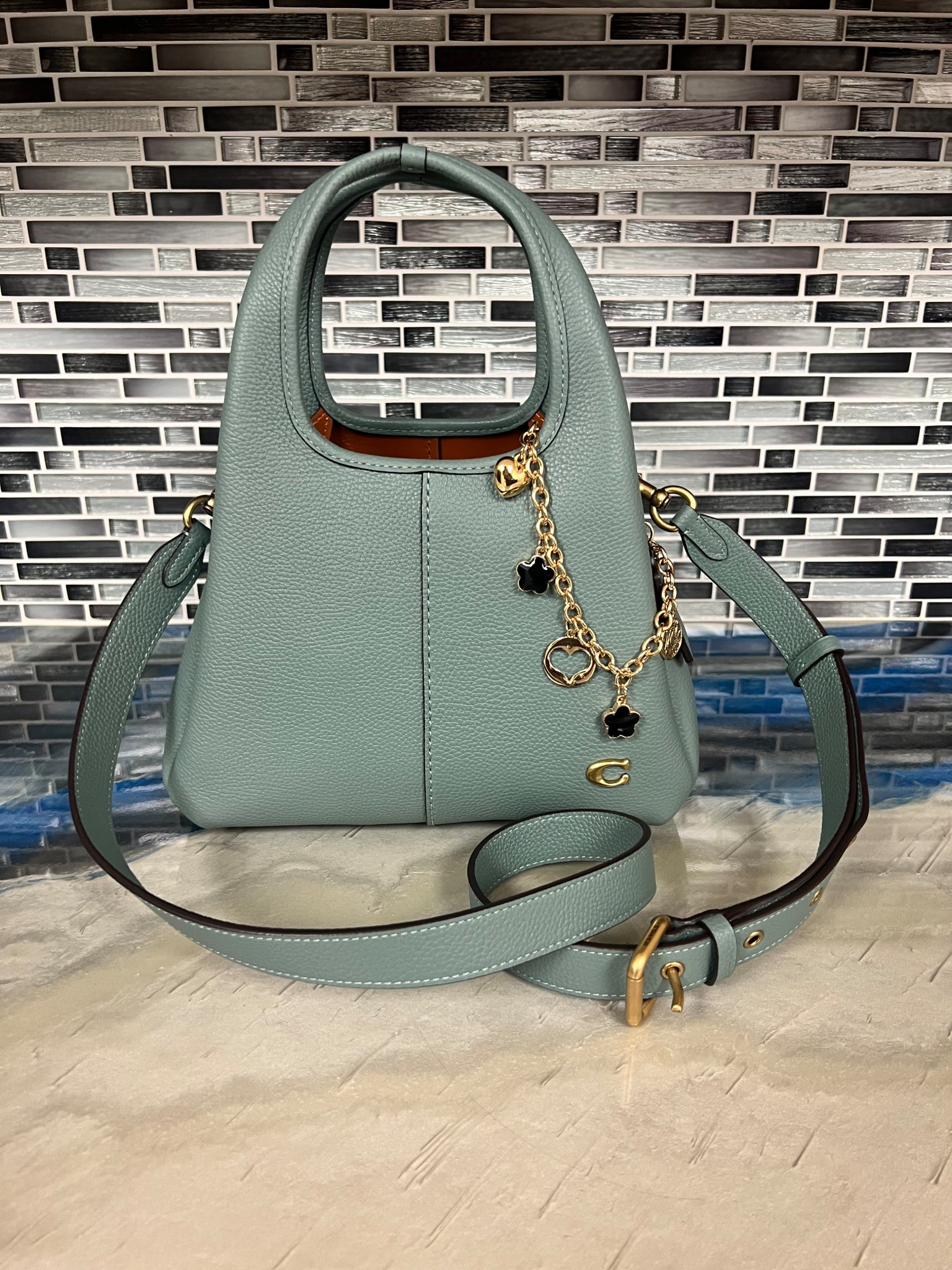 Bag & charms 

#LTKItBag #LTKStyleTip