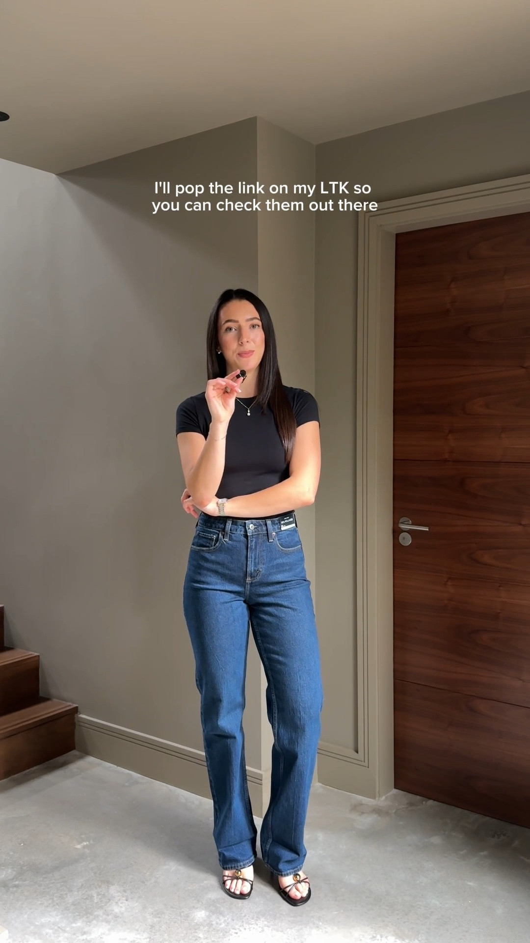 The only jeans that don’t gape at the waist 👖 Abercrombie Curve Love 90s Relaxed - I wear w26 in the long length + live in them. Linked them below 🖤 Abercrombie Curve Love jeans, no waist gap jeans, tall girl jeans, best autumn denim, capsule wardrobe denim

#LTKstyletip #LTKautumn #LTKjeans